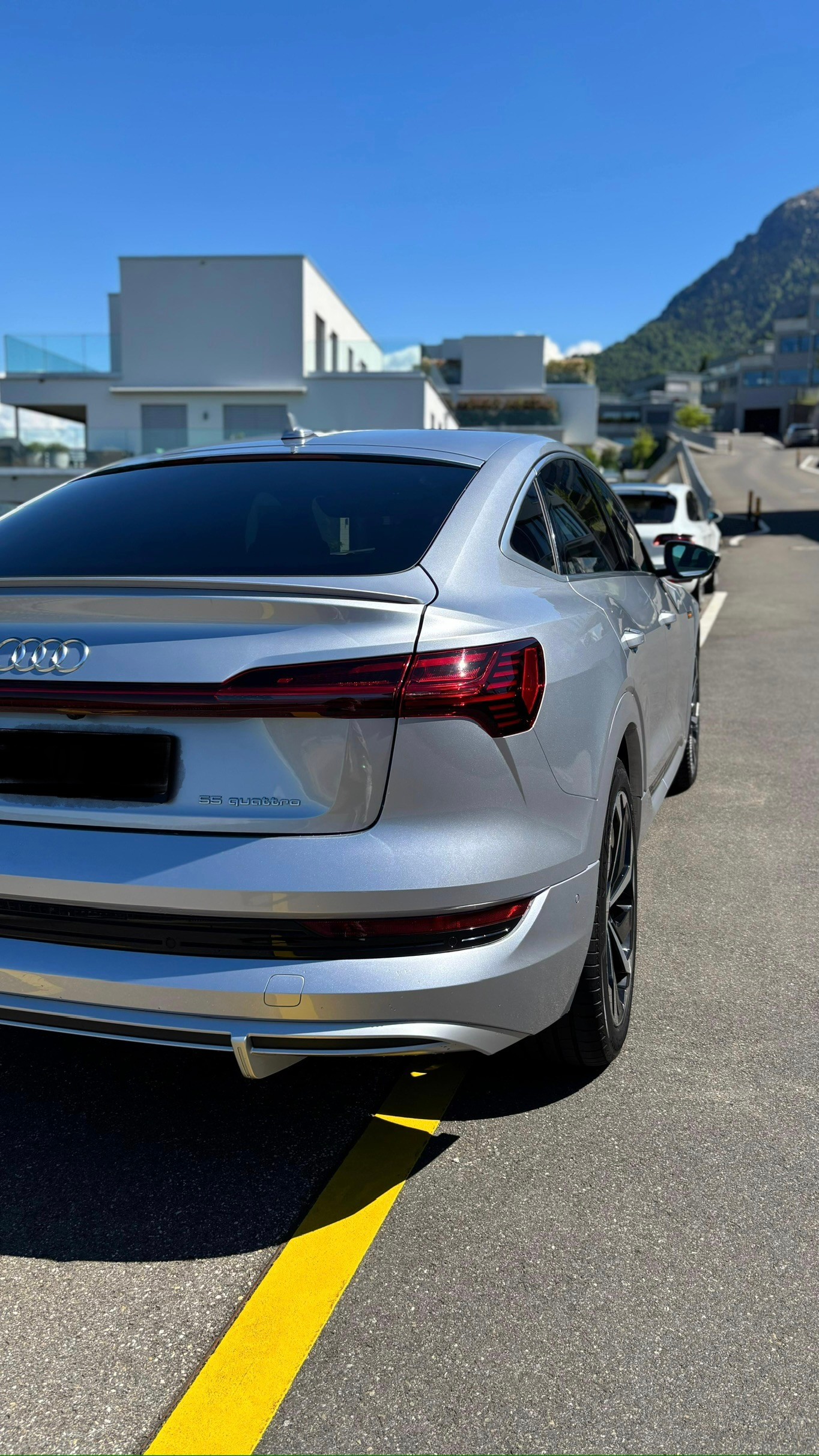 AUDI e-tron 55 Sportback S Line quattro-image-2