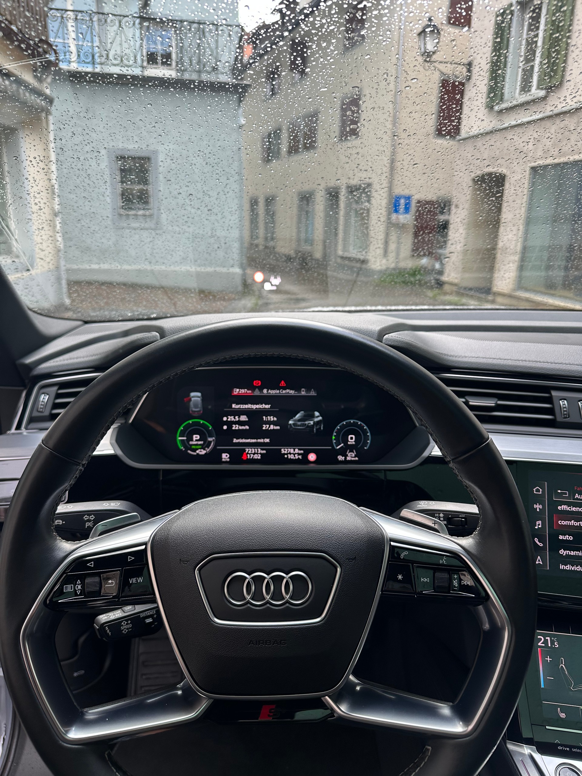 AUDI e-tron 55 Sportback S Line quattro-image-5