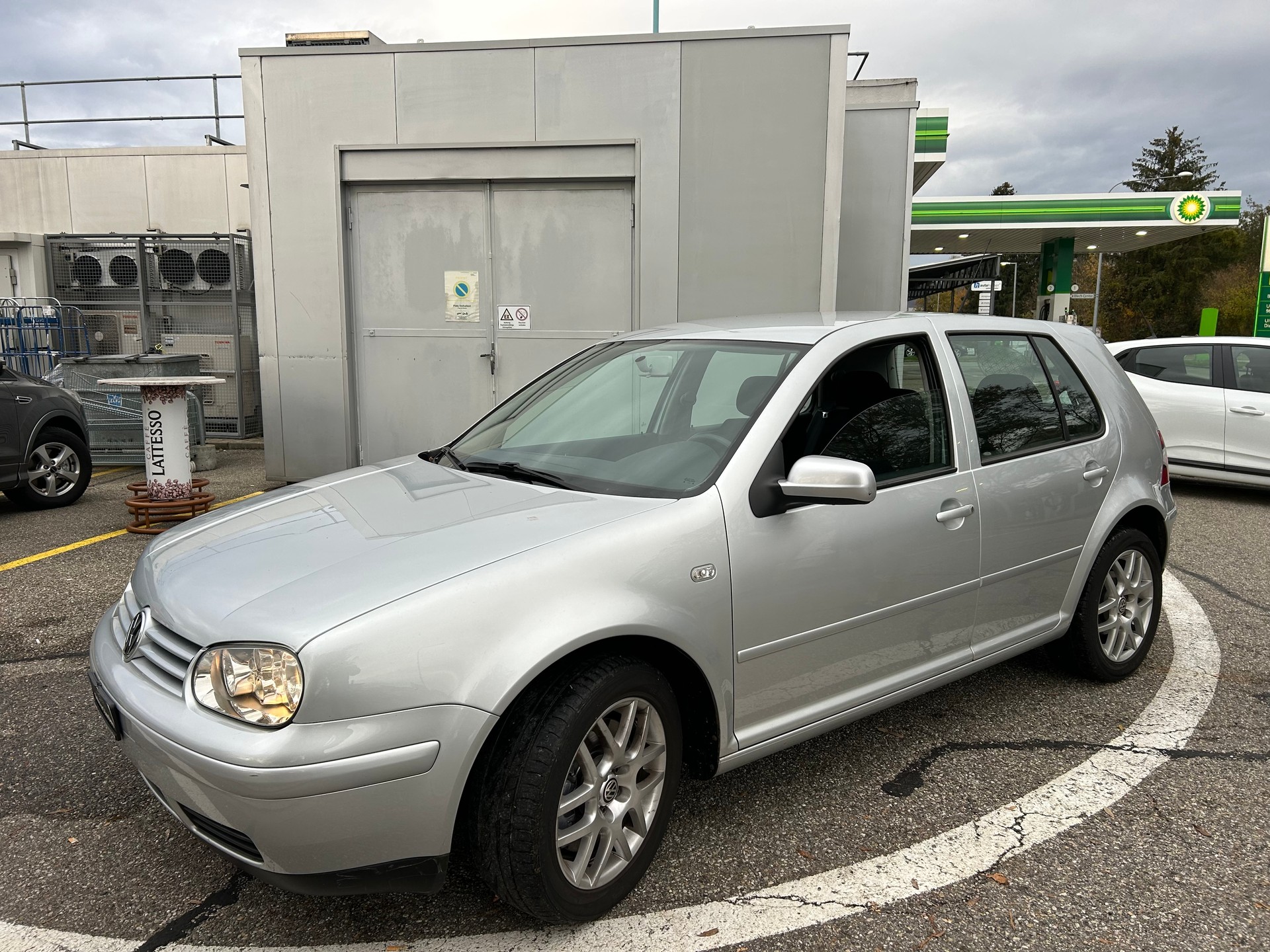 VW Golf 2.3 Highline-image-9