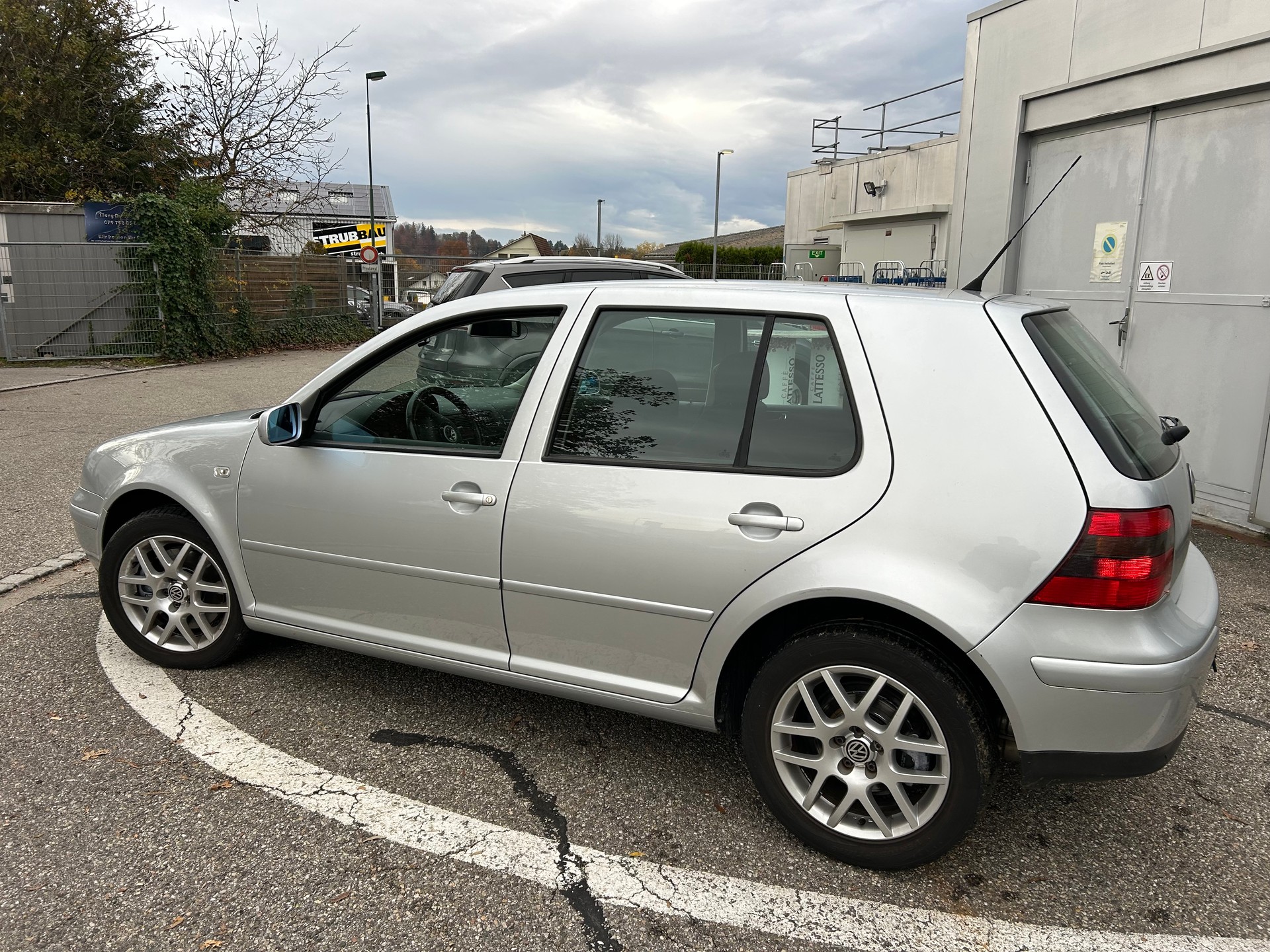 VW Golf 2.3 Highline-image-8