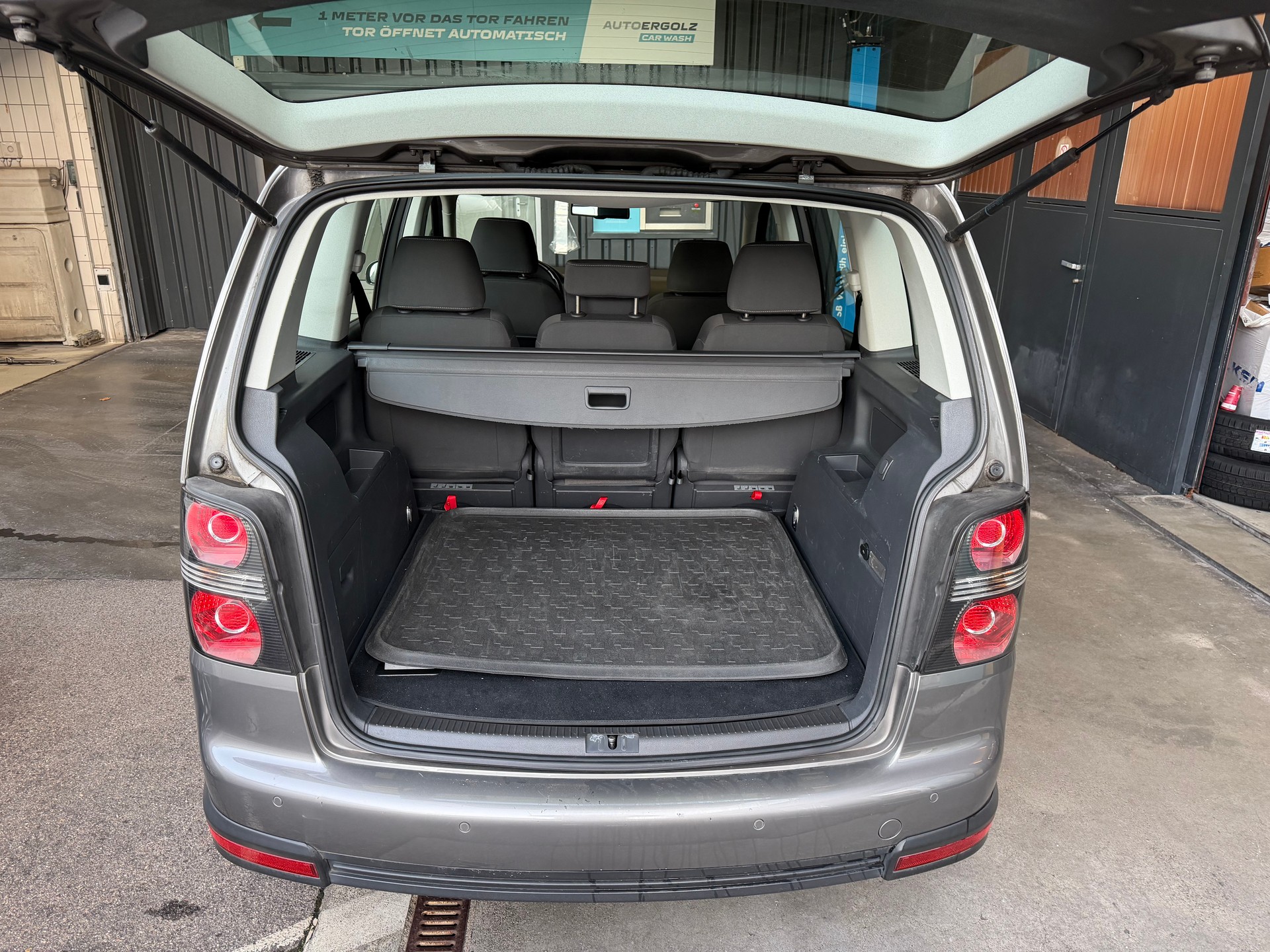 VW CrossTouran 2.0 TDI-image-9