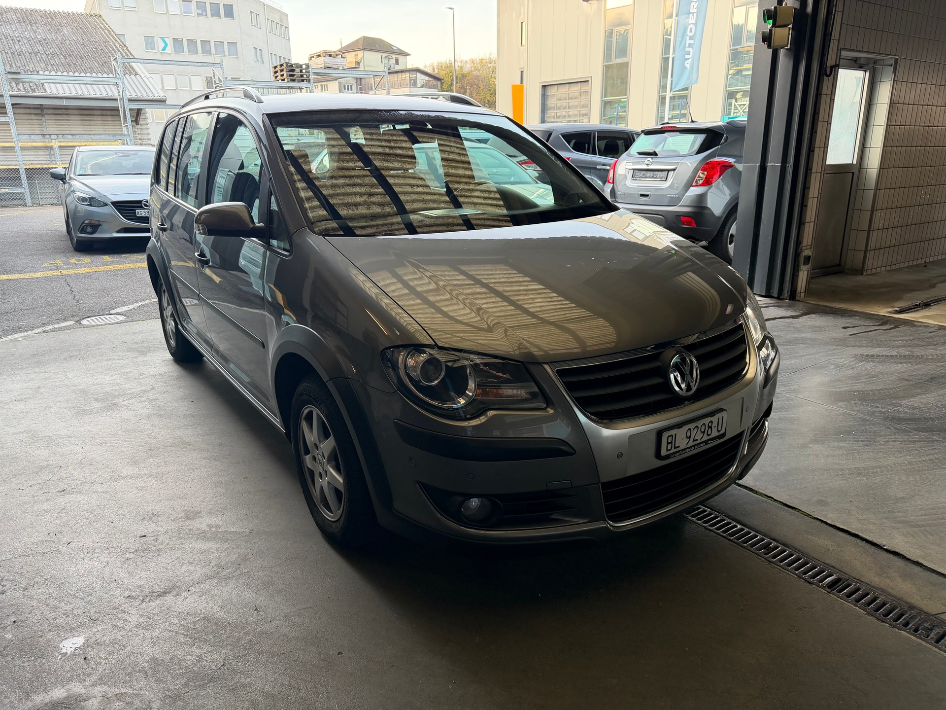 VW CrossTouran 2.0 TDI-image-2