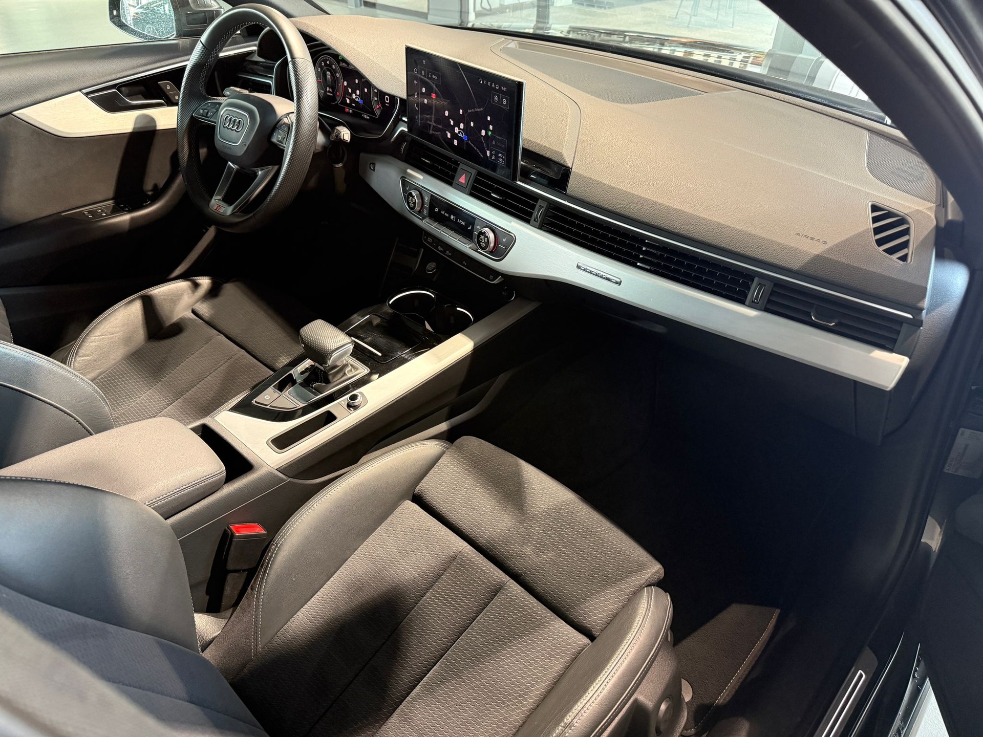 AUDI A4 Avant 45 TFSI S line S-tronic quattro-image-8