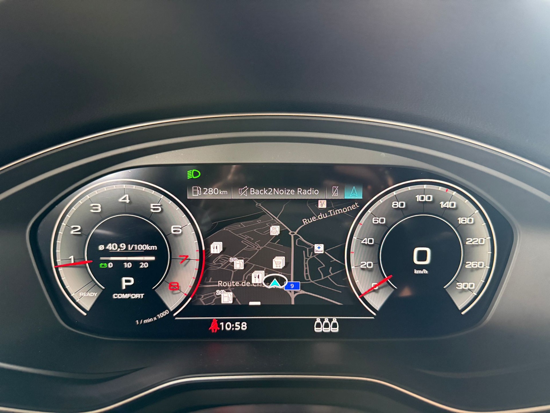 AUDI A4 Avant 45 TFSI S line S-tronic quattro-image-15