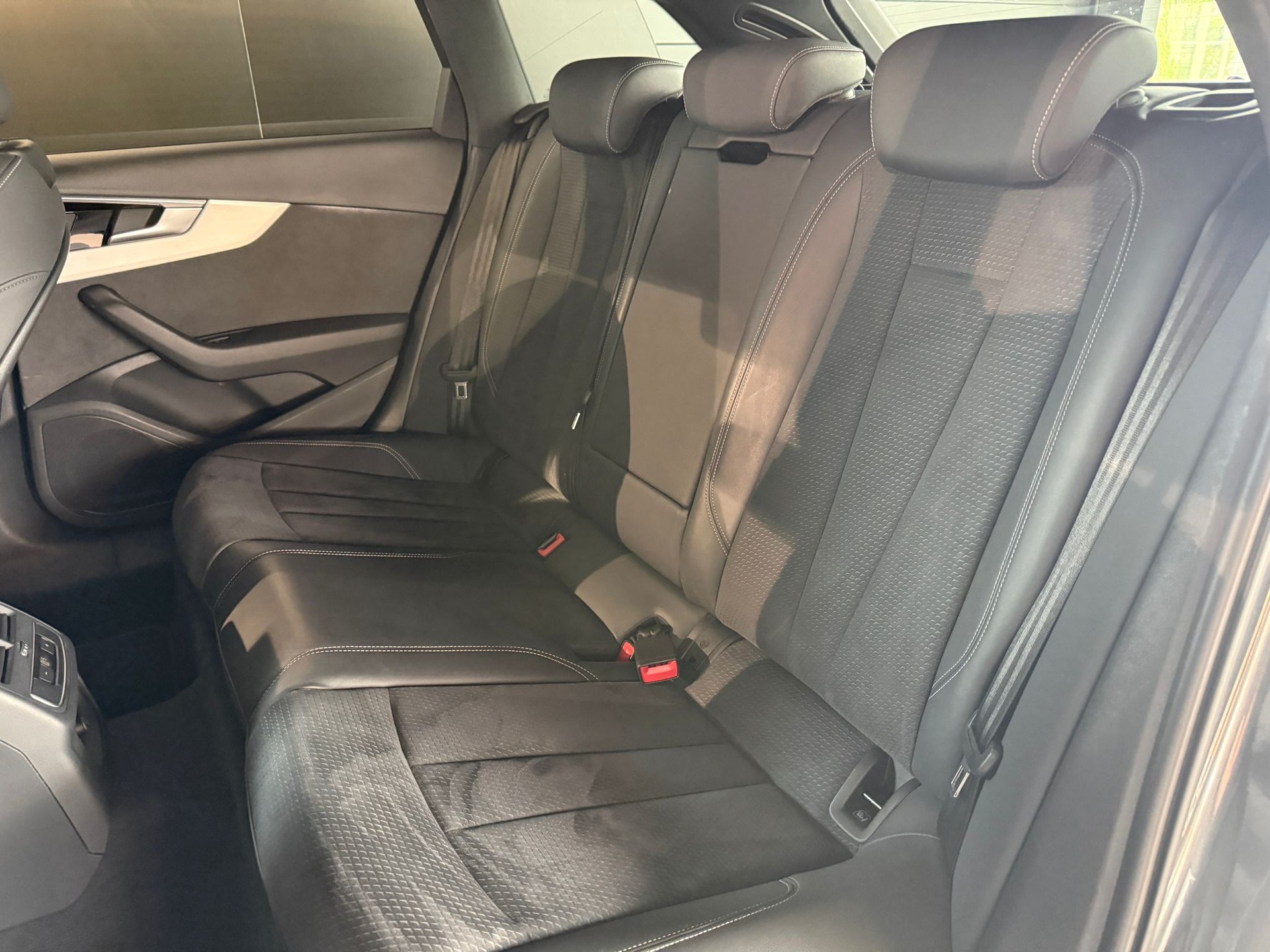 AUDI A4 Avant 45 TFSI S line S-tronic quattro-image-5