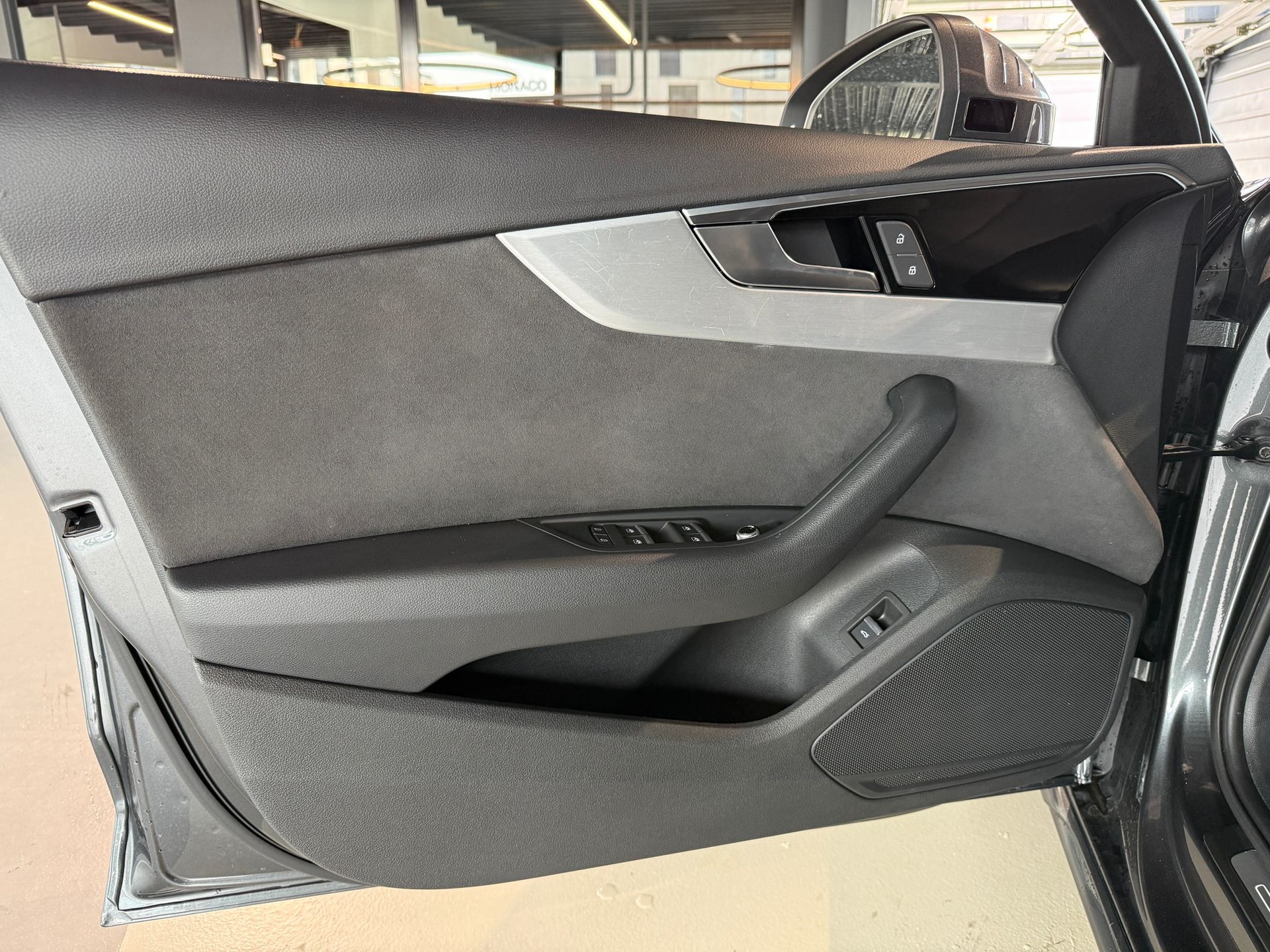 AUDI A4 Avant 45 TFSI S line S-tronic quattro-image-19