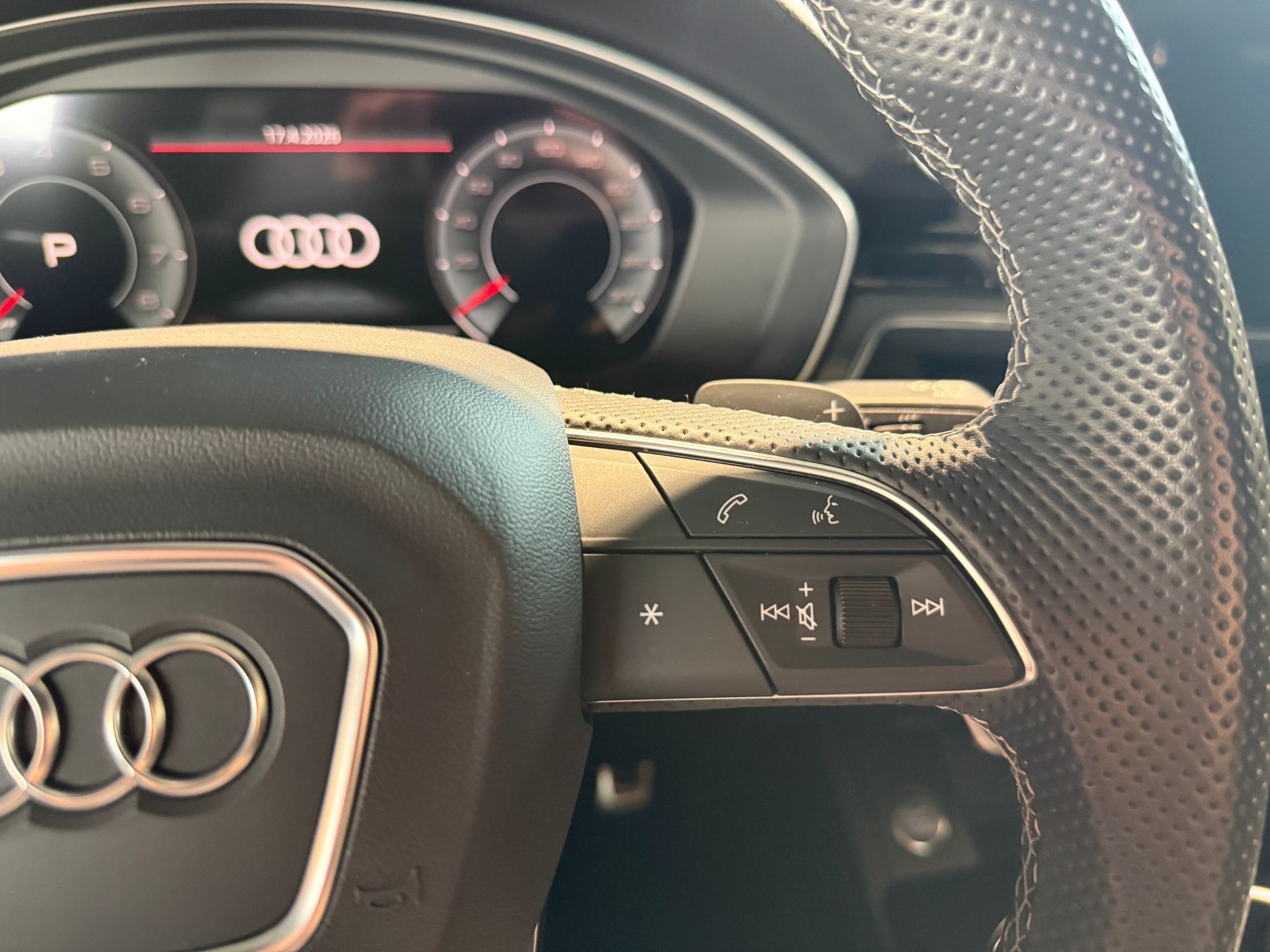 AUDI A4 Avant 45 TFSI S line S-tronic quattro-image-13