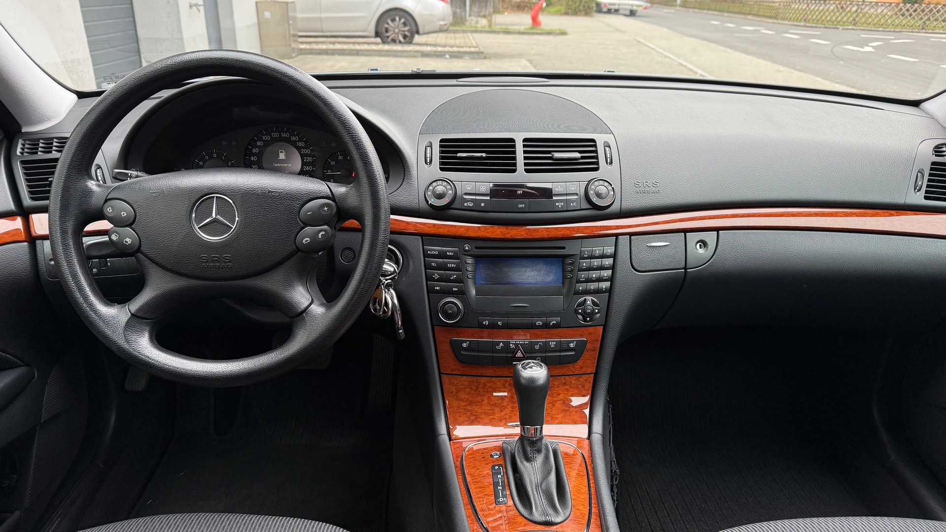 MERCEDES-BENZ E 200 Kompressor Avantgarde-image-9