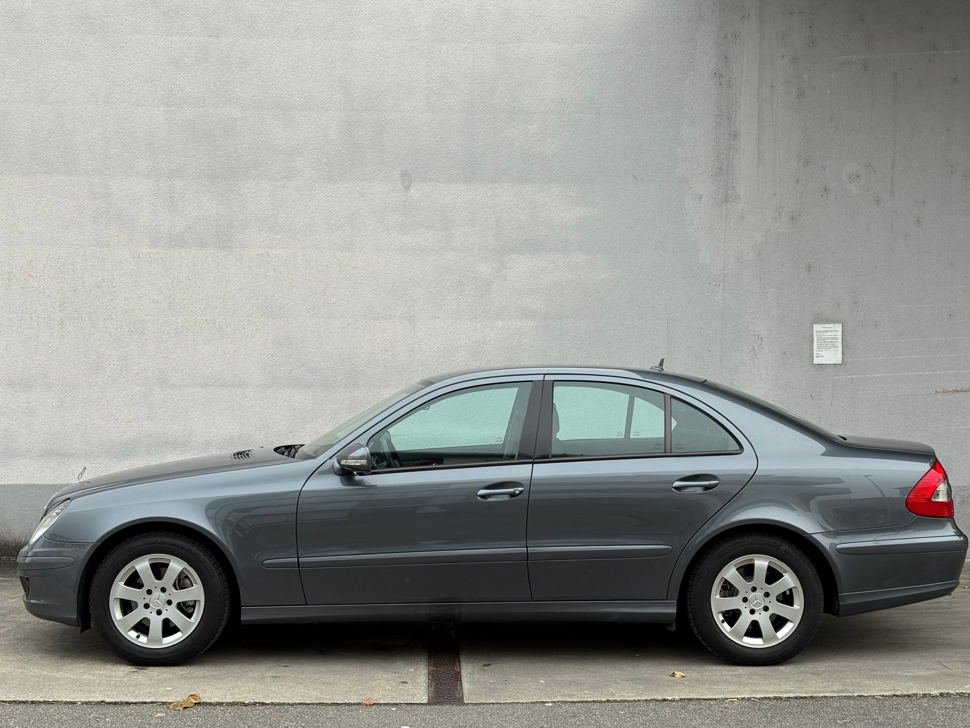 MERCEDES-BENZ E 200 Kompressor Avantgarde-image-2