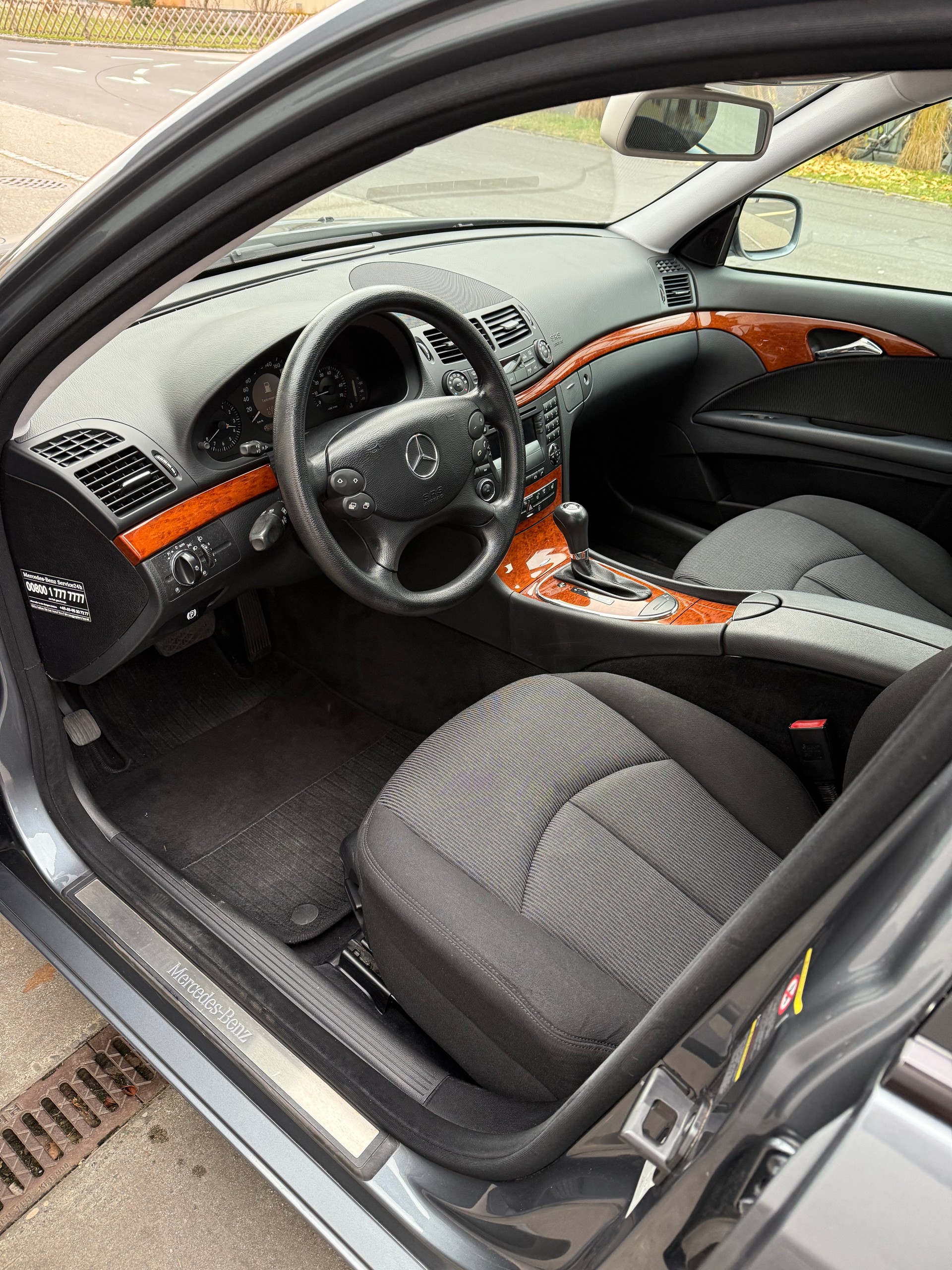 MERCEDES-BENZ E 200 Kompressor Avantgarde-image-8