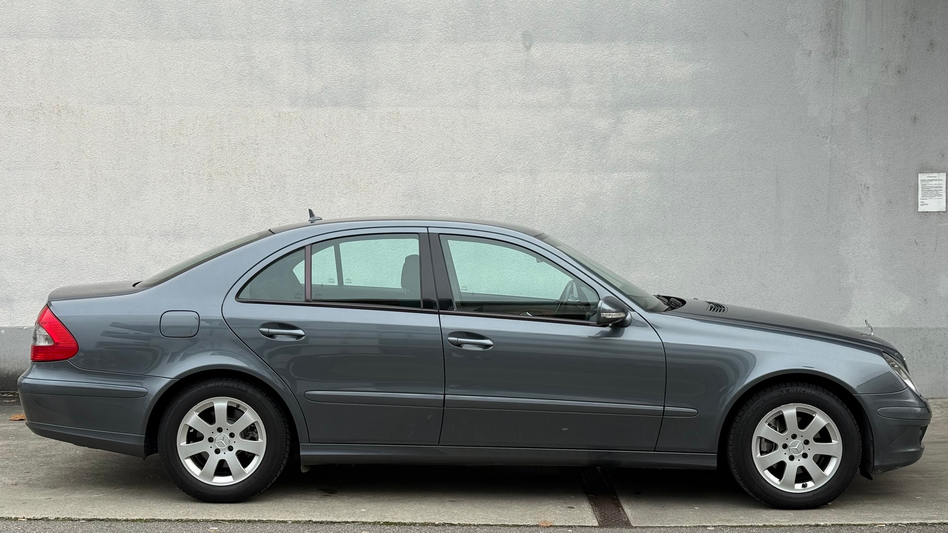MERCEDES-BENZ E 200 Kompressor Avantgarde-image-5