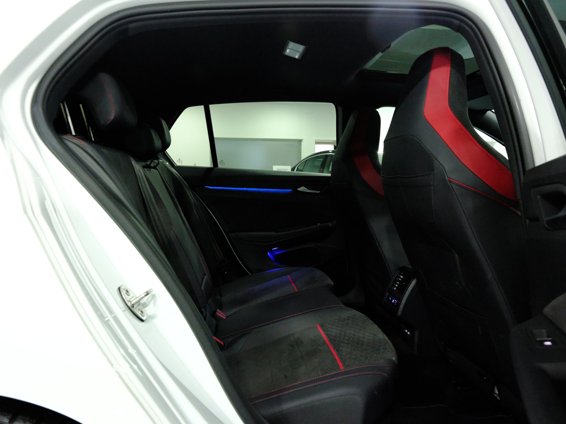 VW Golf 2.0 TSI GTI Clubsport DSG *Performance Paket*-image-19