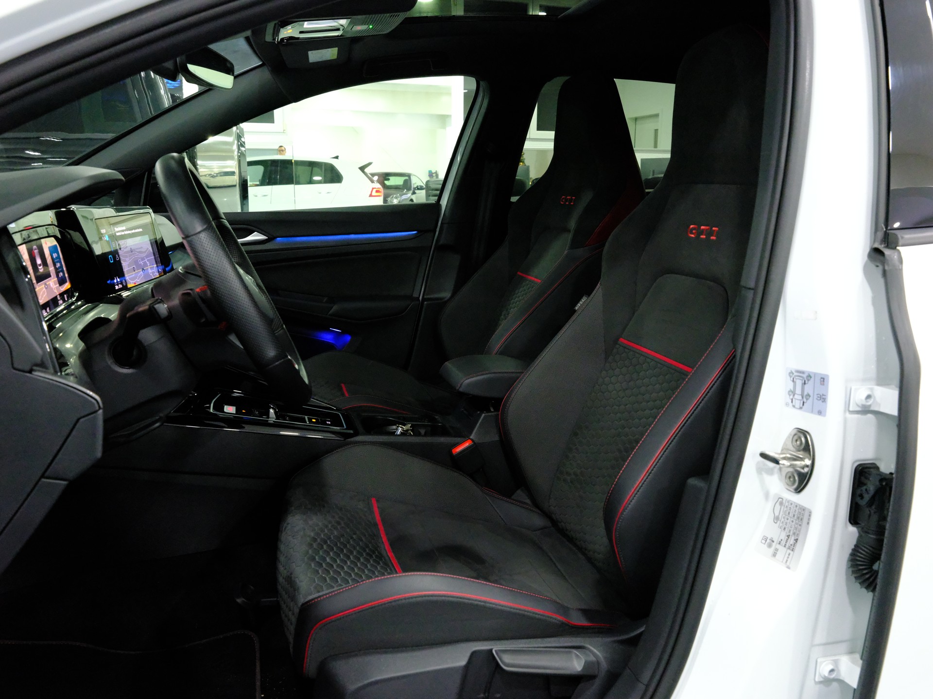 VW Golf 2.0 TSI GTI Clubsport DSG *Performance Paket*-image-11