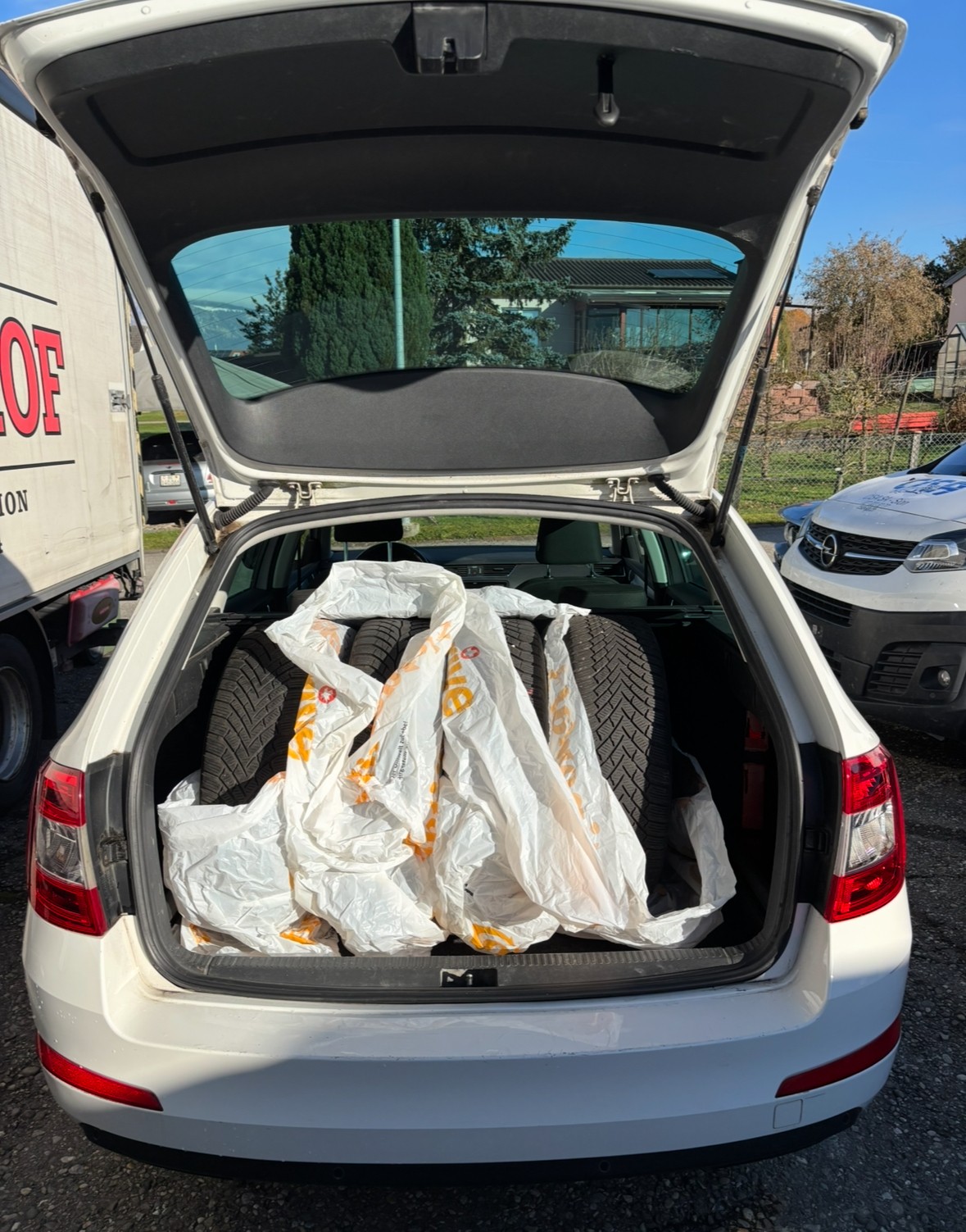 SKODA Octavia Combi 1.4 TSI Elegance-image-15