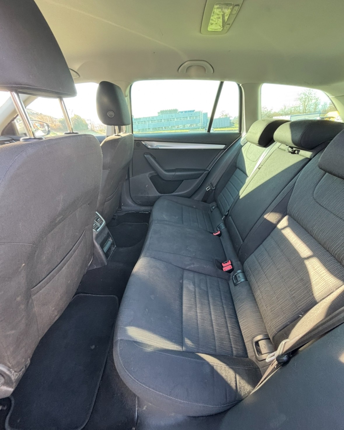 SKODA Octavia Combi 1.4 TSI Elegance-image-13