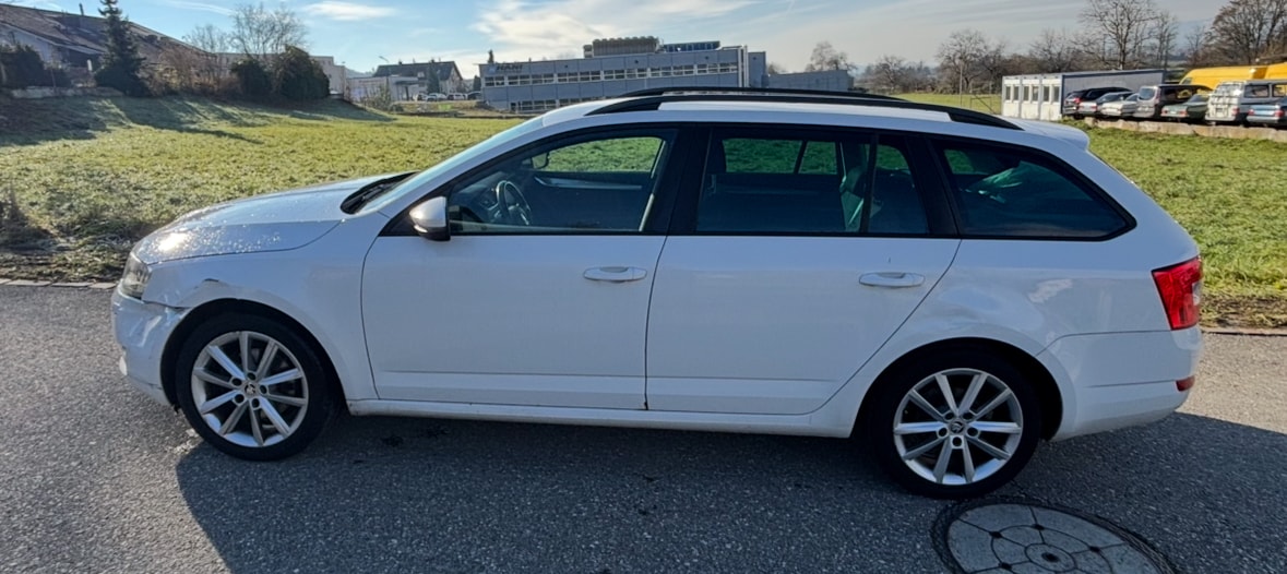 SKODA Octavia Combi 1.4 TSI Elegance-image-2