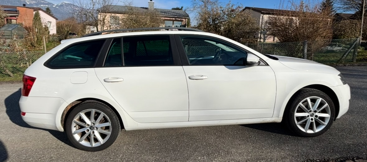 SKODA Octavia Combi 1.4 TSI Elegance-image-3