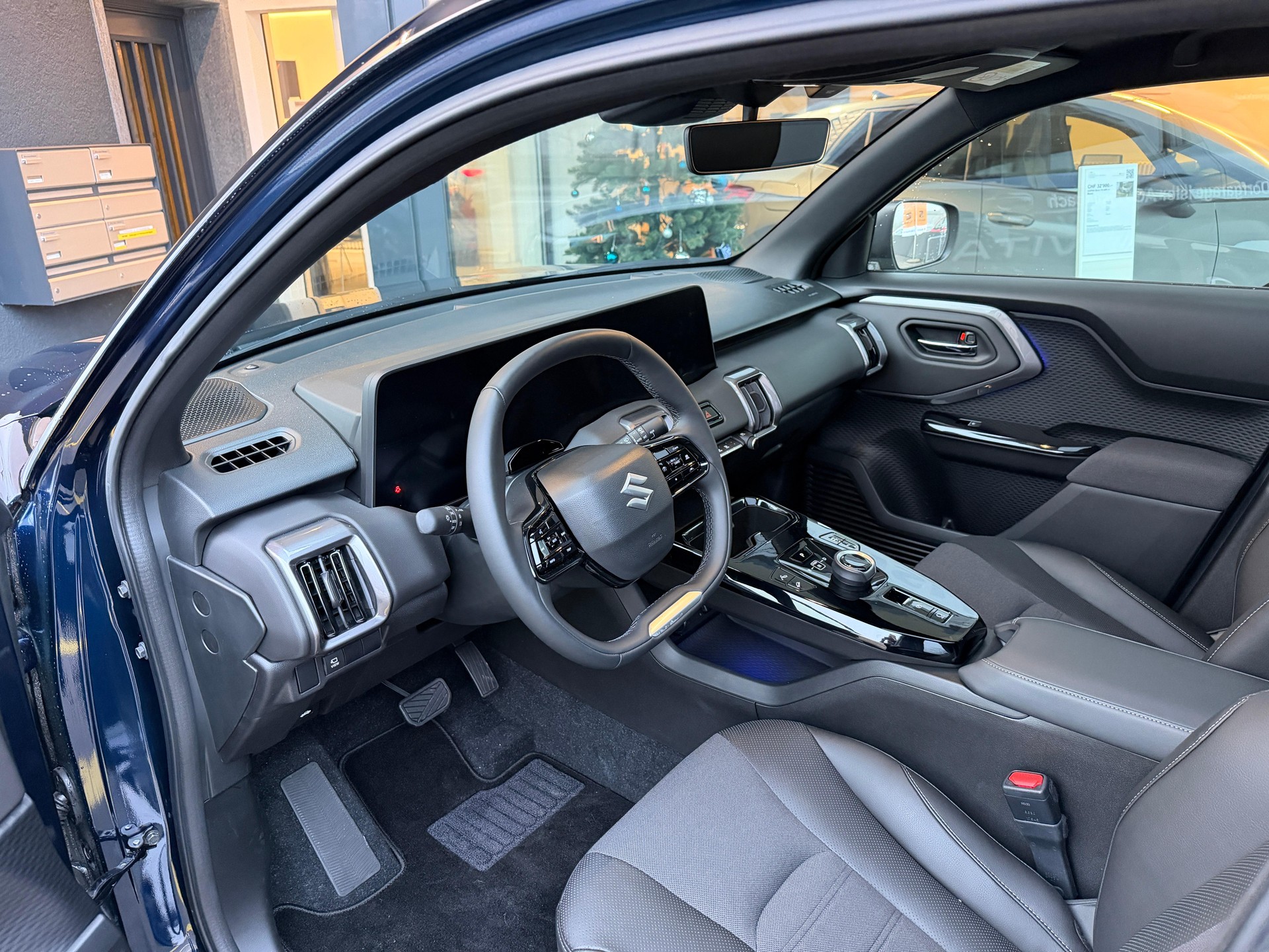 SUZUKI e Vitara Compact Top 4x4-image-10