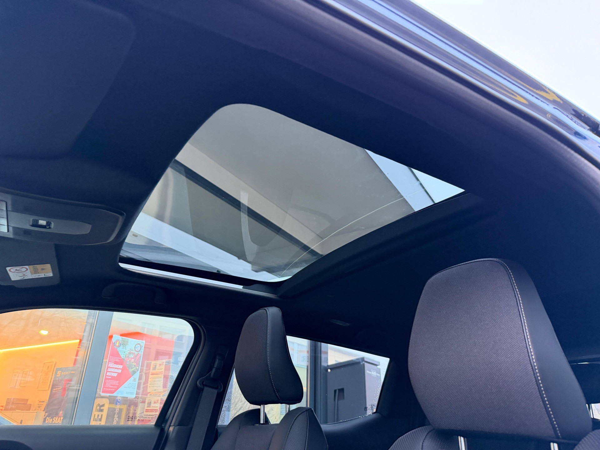 SUZUKI e Vitara Compact Top 4x4-image-9