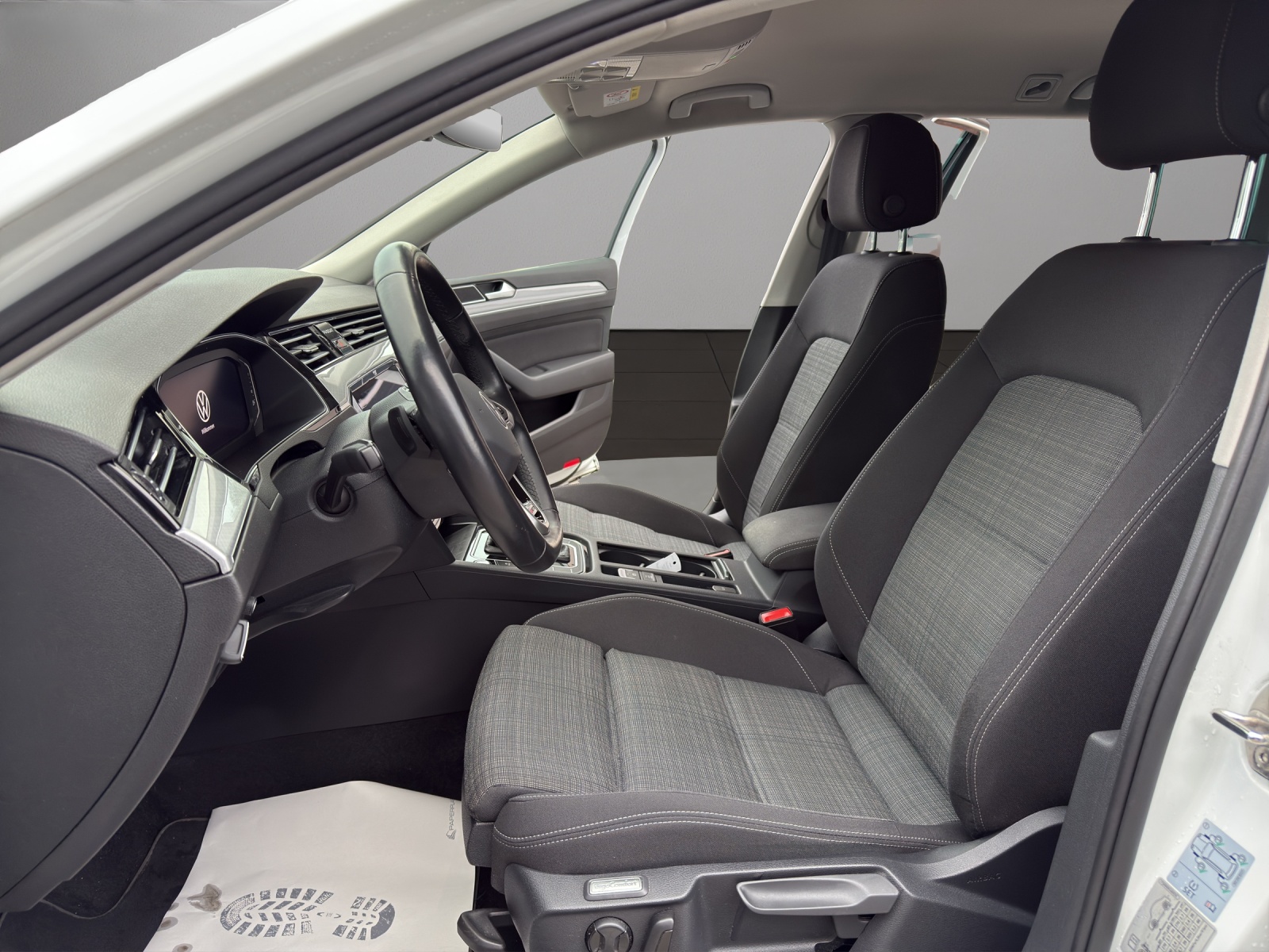 VW Passat 2.0 TDI BMT Business 4Motion DSG-image-8