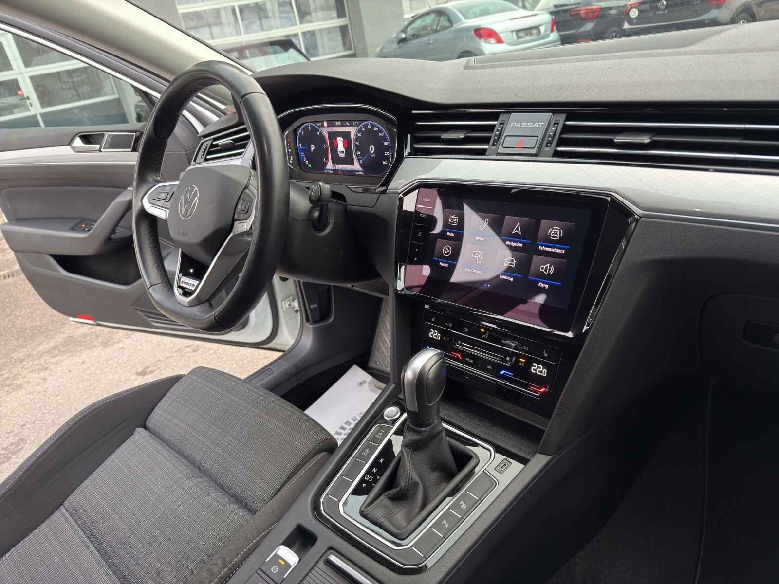 VW Passat 2.0 TDI BMT Business 4Motion DSG-image-23