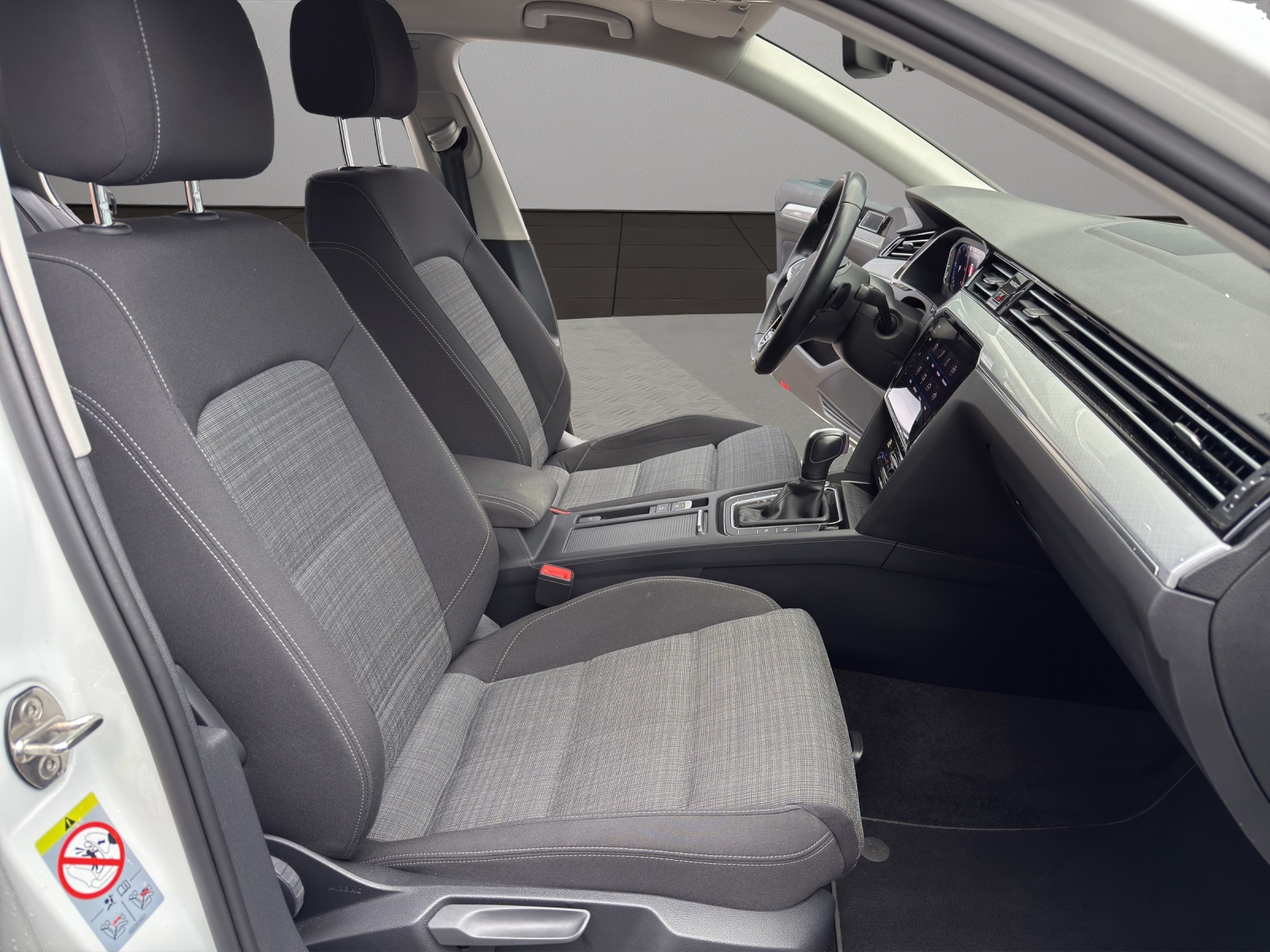 VW Passat 2.0 TDI BMT Business 4Motion DSG-image-16