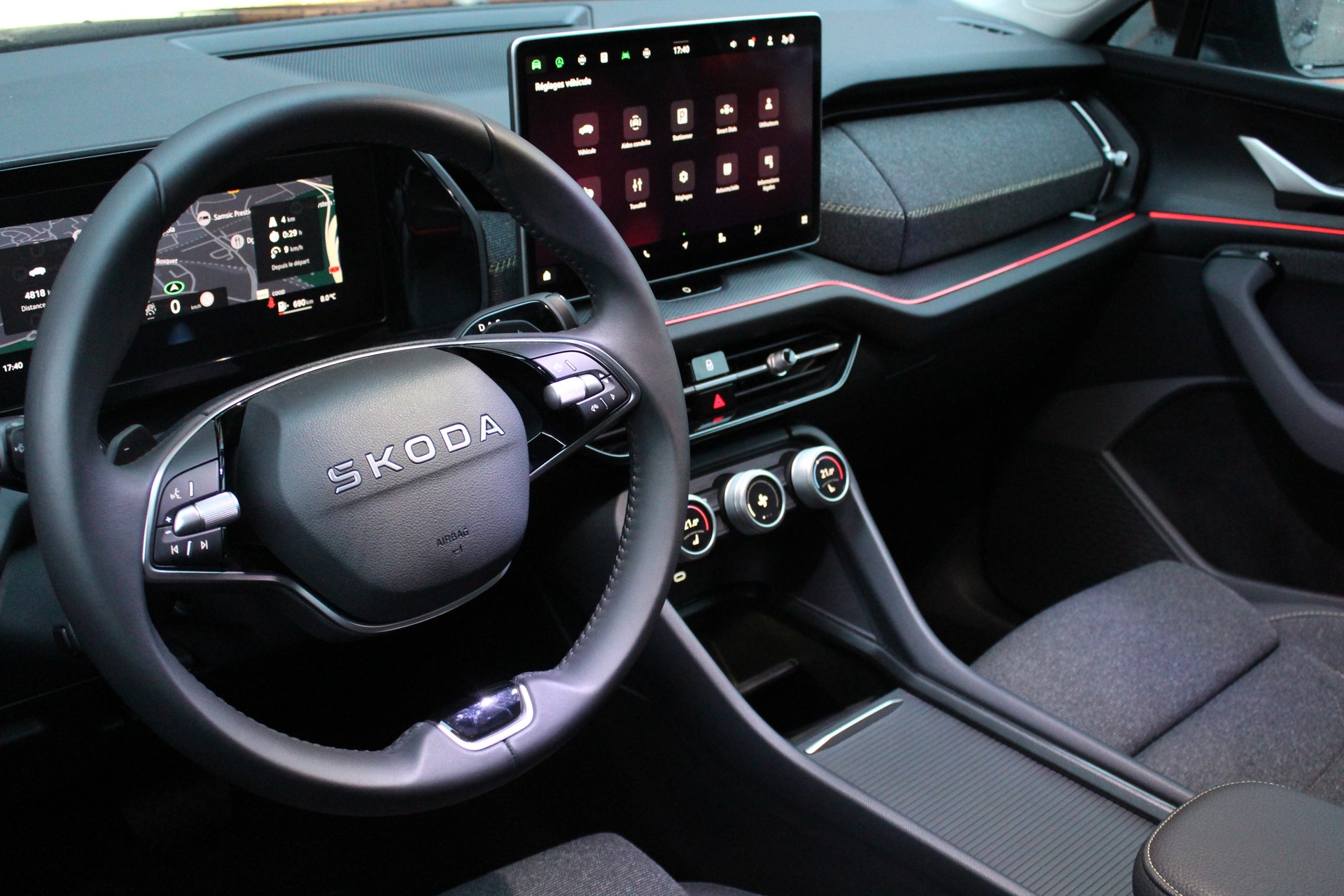 SKODA Kodiaq 1.5 TSI mHEV Selection - "Son Premium * Sièges Elect. avec mémoire * Hayon Elect. * Caméra + Capteurs * Jantes 19' "-image-11