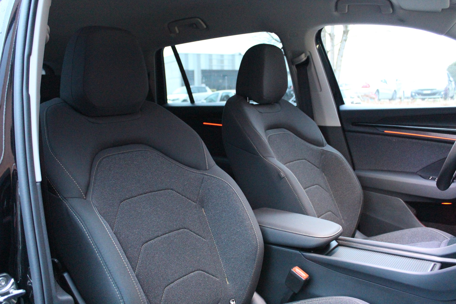 SKODA Kodiaq 1.5 TSI mHEV Selection - "Son Premium * Sièges Elect. avec mémoire * Hayon Elect. * Caméra + Capteurs * Jantes 19' "-image-21