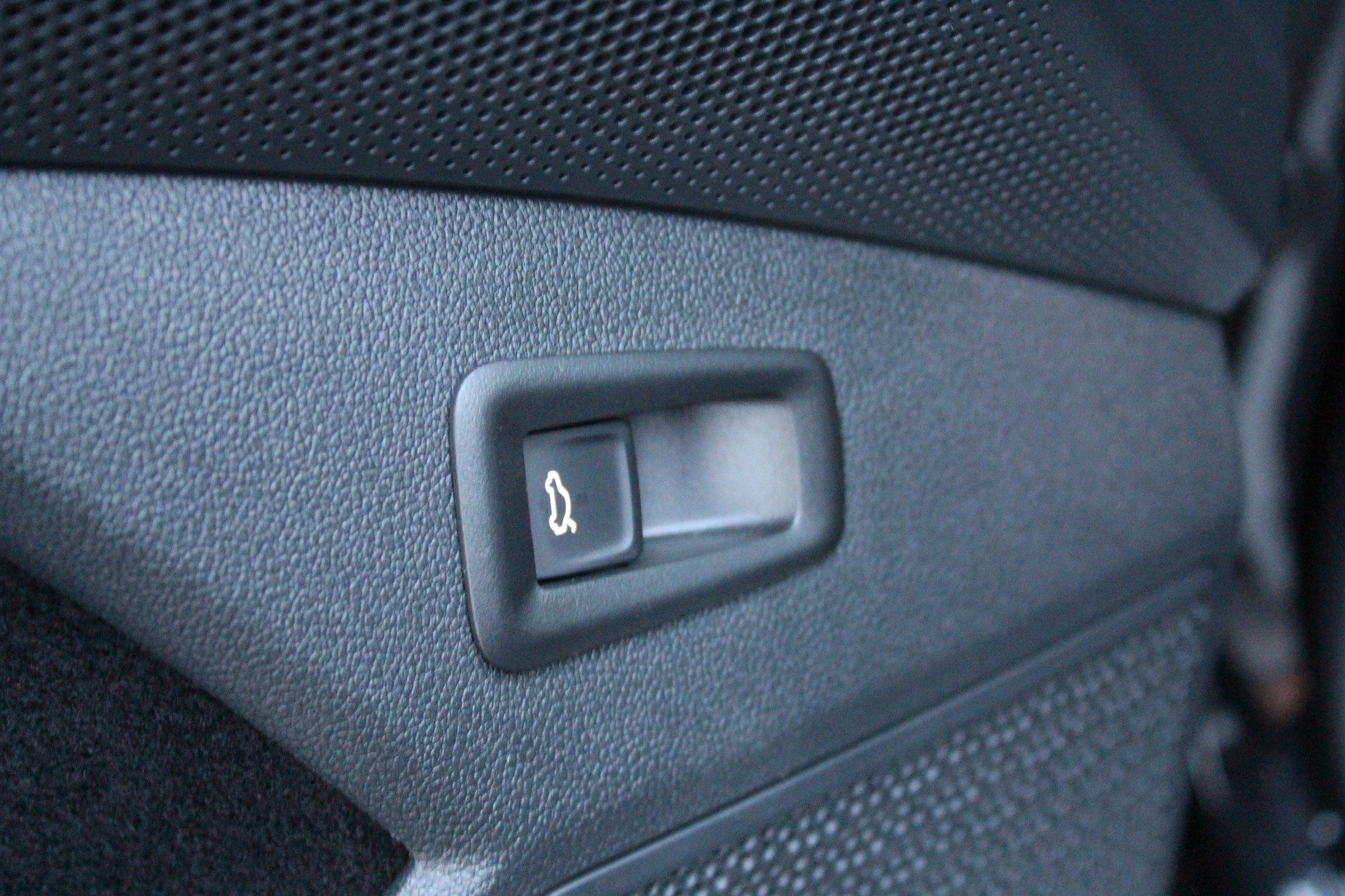 SKODA Kodiaq 1.5 TSI mHEV Selection - "Son Premium * Sièges Elect. avec mémoire * Hayon Elect. * Caméra + Capteurs * Jantes 19' "-image-18