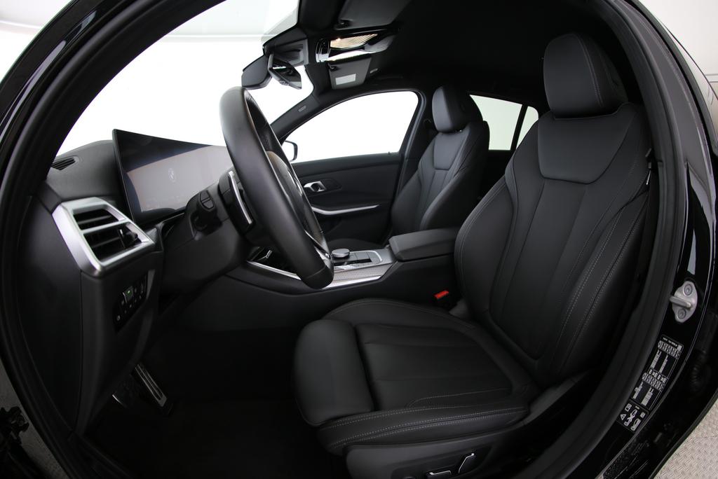 BMW 330d xDrive Touring-image-2