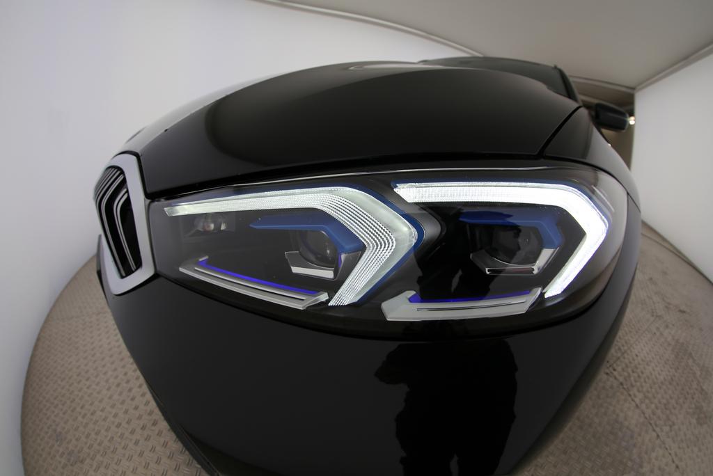 BMW 330d xDrive Touring-image-16