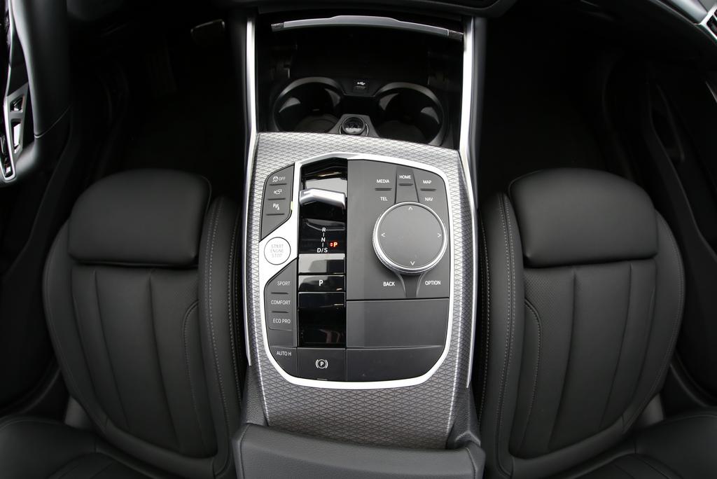 BMW 330d xDrive Touring-image-10