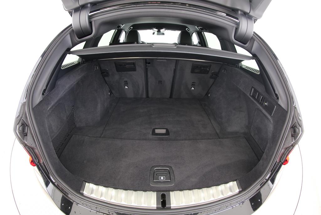 BMW 330d xDrive Touring-image-15