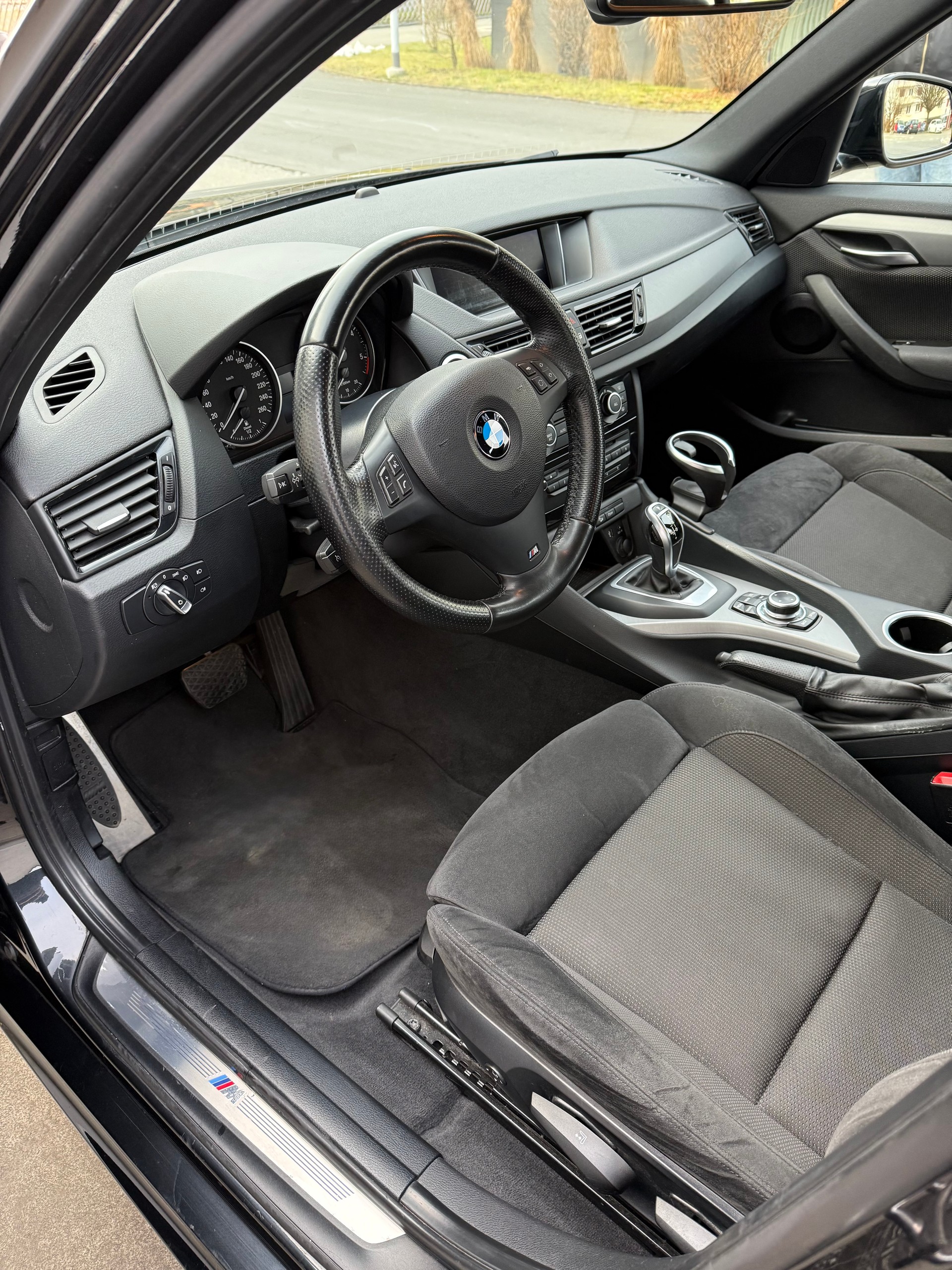 BMW X1 xDrive 18d Sport Line Steptronic M-Paket-image-9