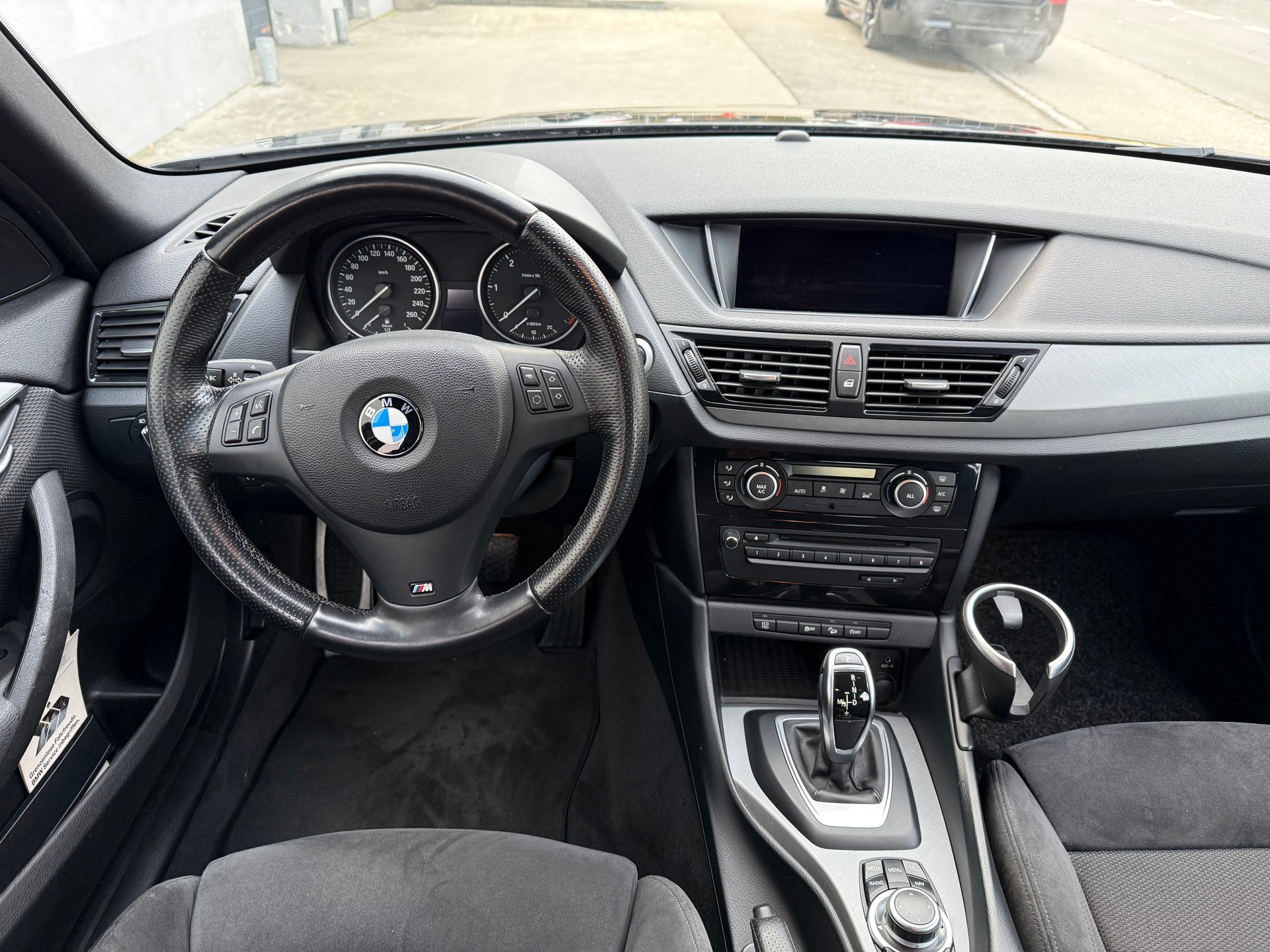 BMW X1 xDrive 18d Sport Line Steptronic M-Paket-image-8