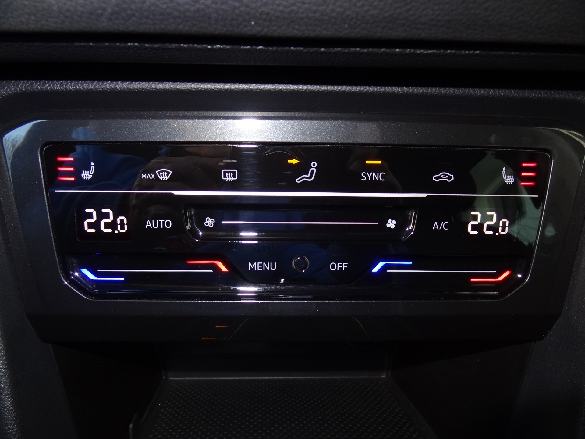 VW Tiguan 2.0 TDI SCR Elegance 4Motion DSG-image-22