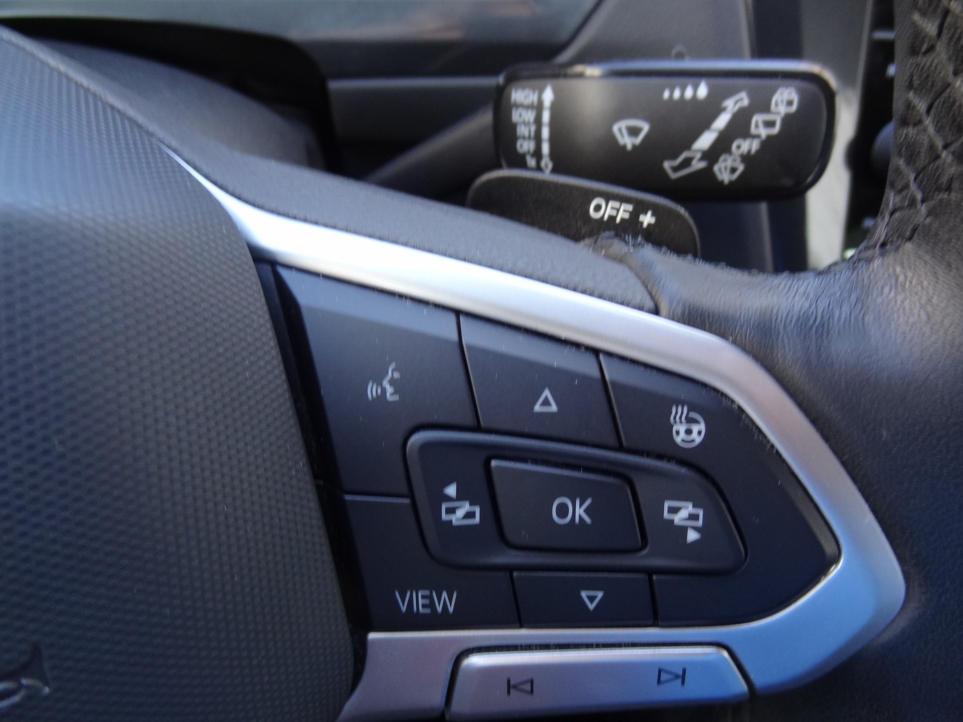VW Tiguan 2.0 TDI SCR Elegance 4Motion DSG-image-17