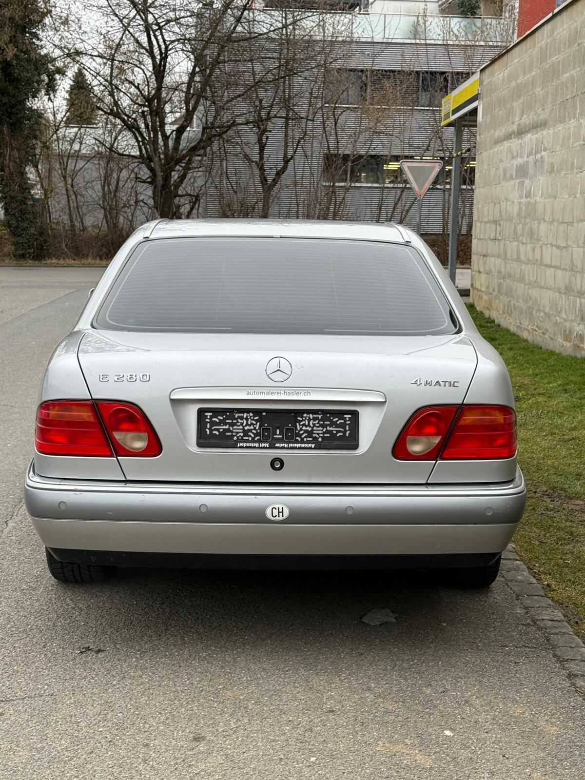 MERCEDES-BENZ E 280 Avantgarde 4-Matic Automatic-image-3