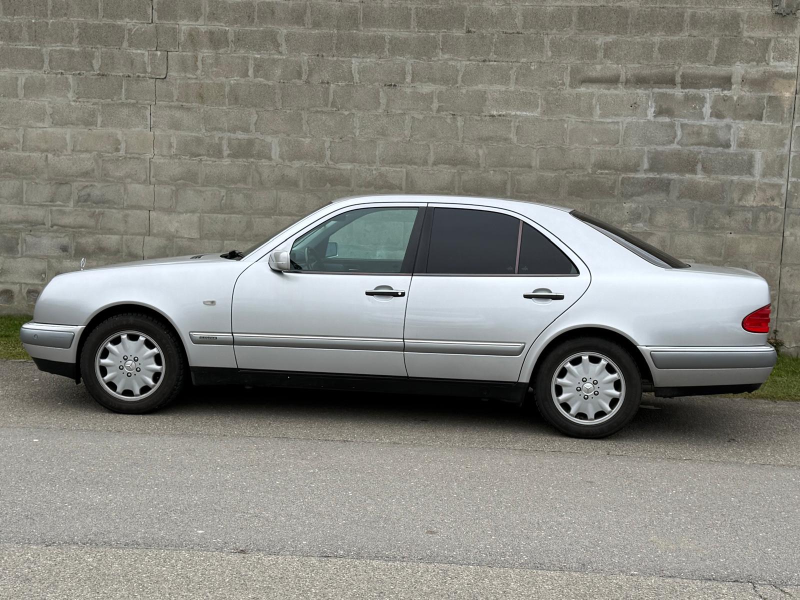 MERCEDES-BENZ E 280 Avantgarde 4-Matic Automatic-image-1