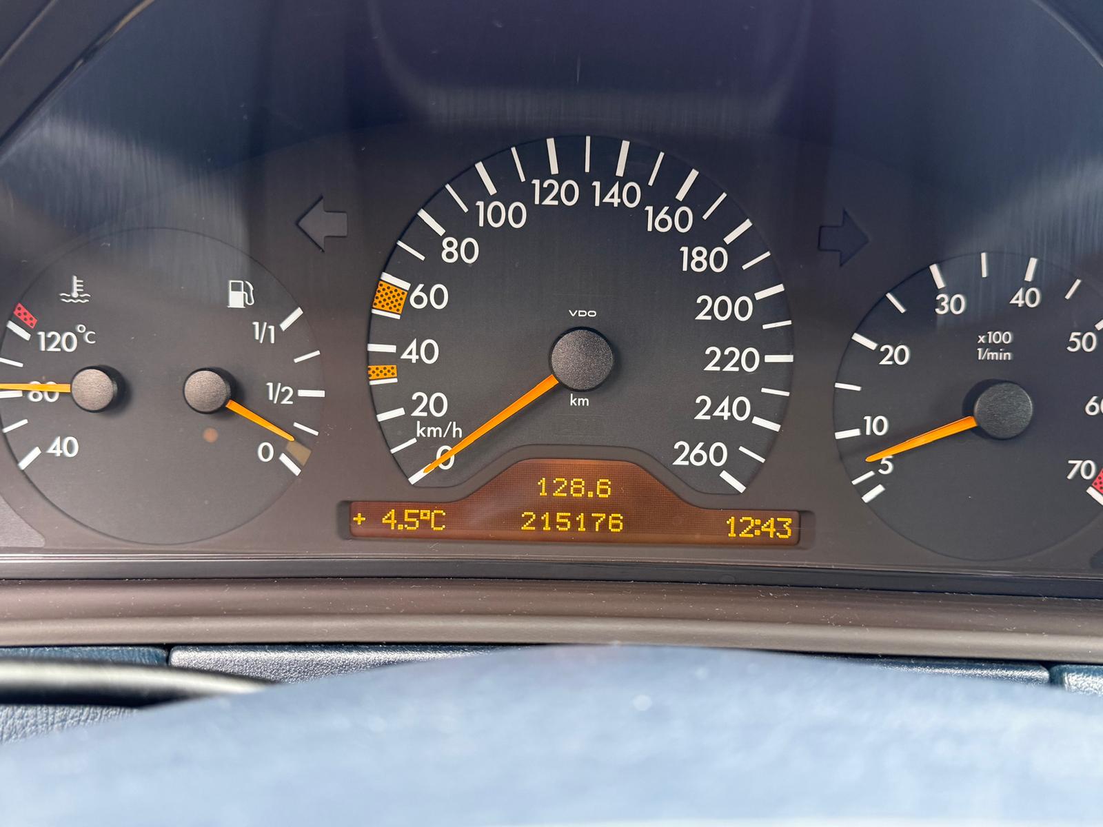 MERCEDES-BENZ E 280 Avantgarde 4-Matic Automatic-image-11