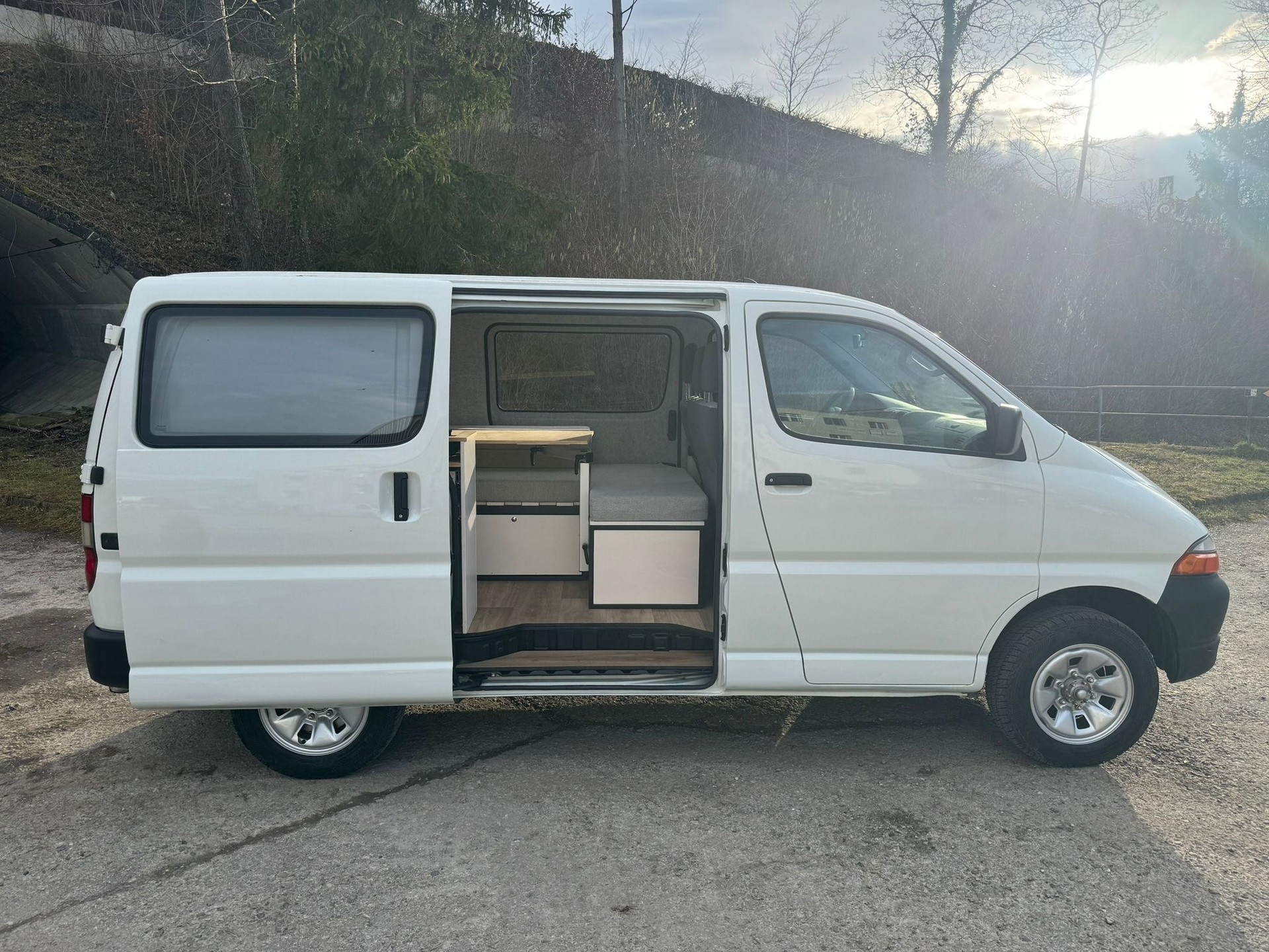 TOYOTA Hiace Saranda Beach-image-0