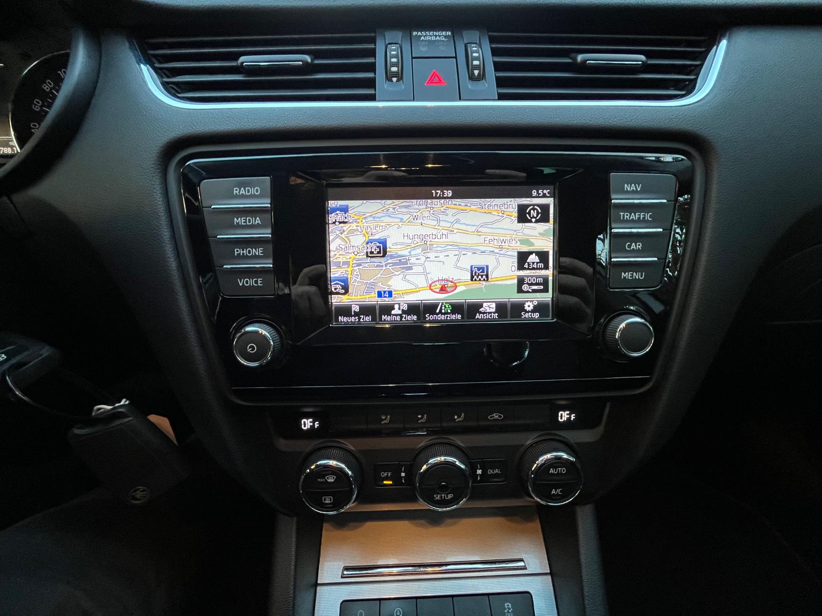 SKODA Octavia Combi 1.8 TSI Ambition 4x4 DSG-image-15