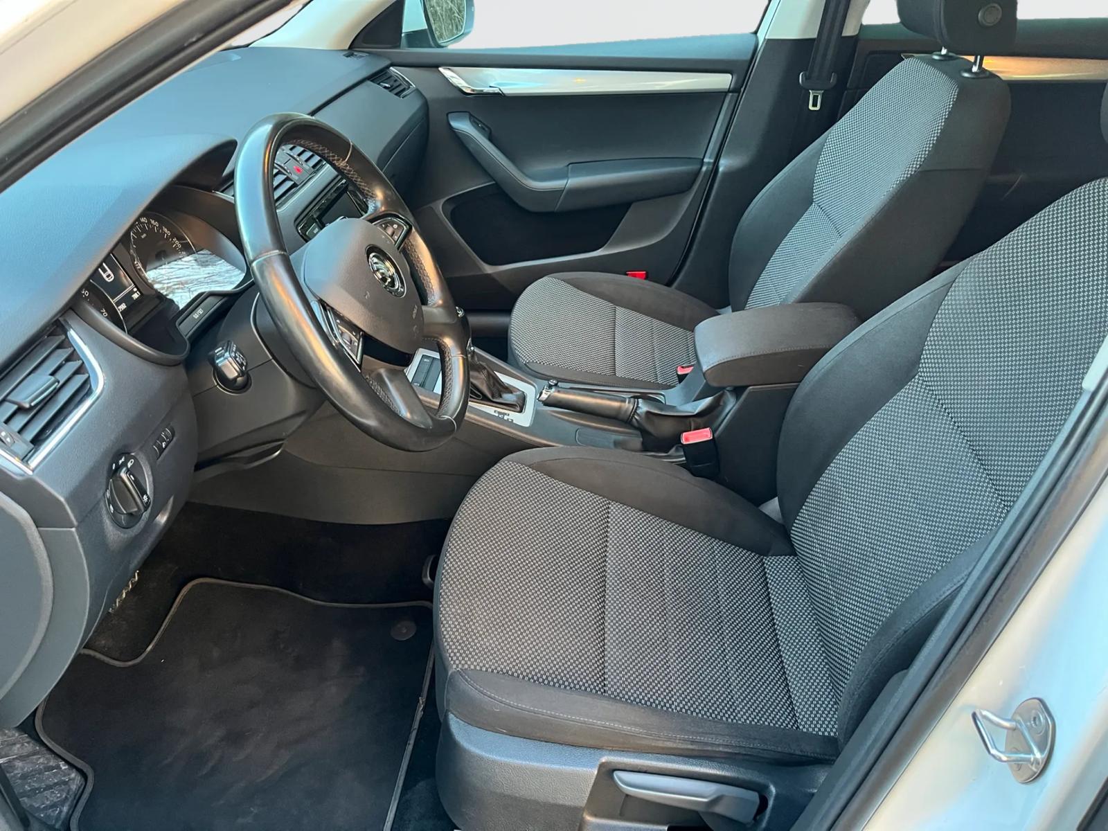 SKODA Octavia Combi 1.8 TSI Ambition 4x4 DSG-image-8