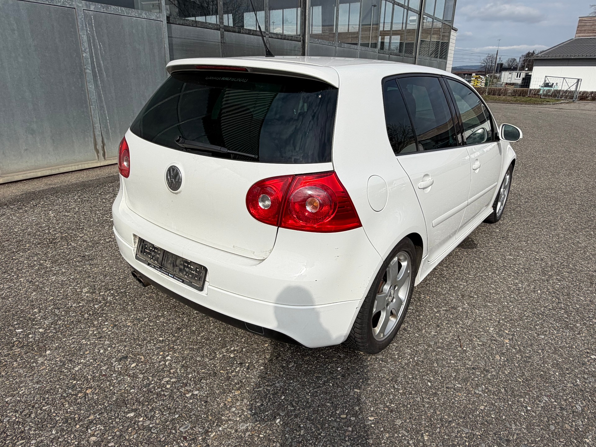 VW Golf 2.0 TFSI GTI-image-2