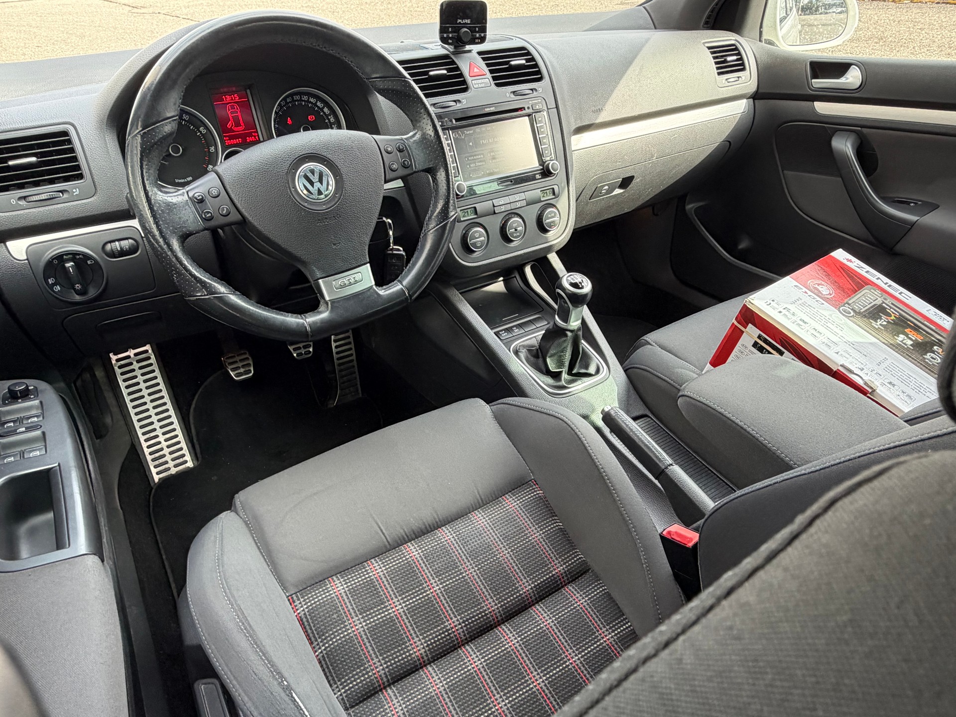 VW Golf 2.0 TFSI GTI-image-4