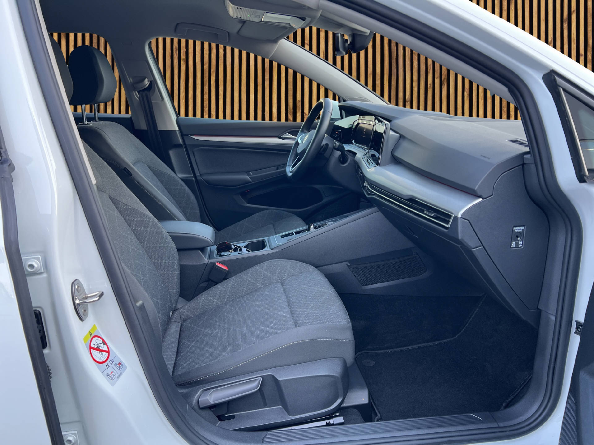 VW Golf VIII 1.5 eTSI Style DSG-image-13