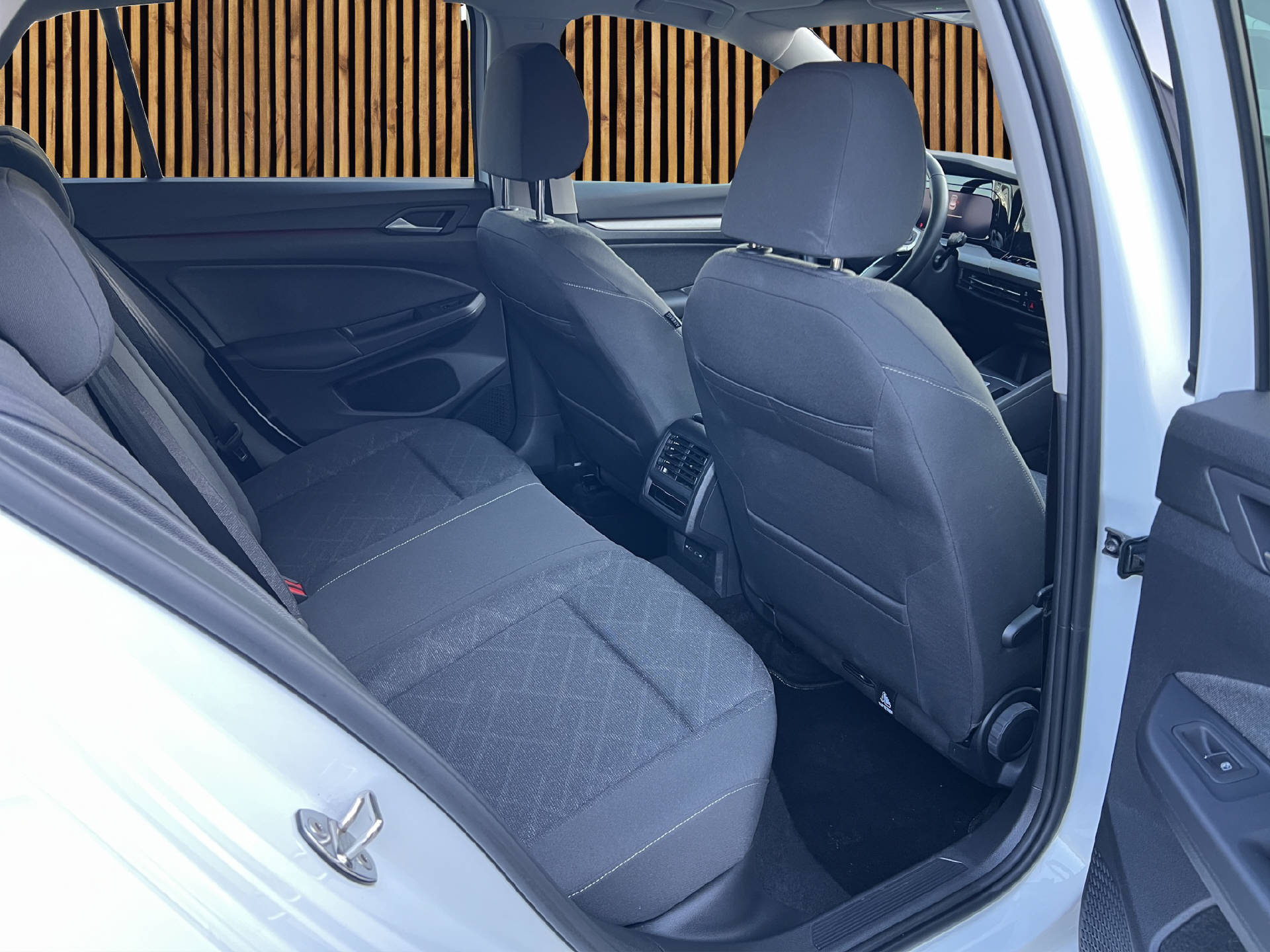 VW Golf VIII 1.5 eTSI Style DSG-image-14