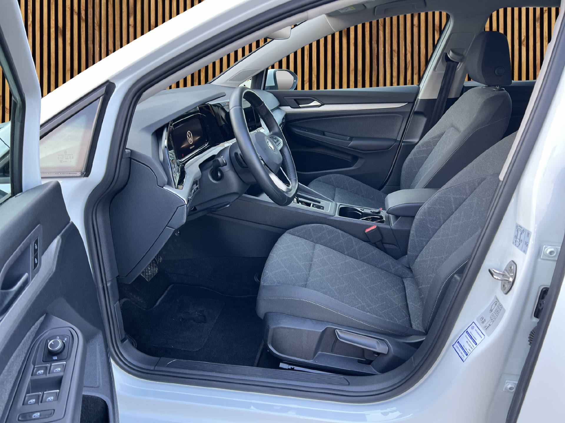 VW Golf VIII 1.5 eTSI Style DSG-image-8