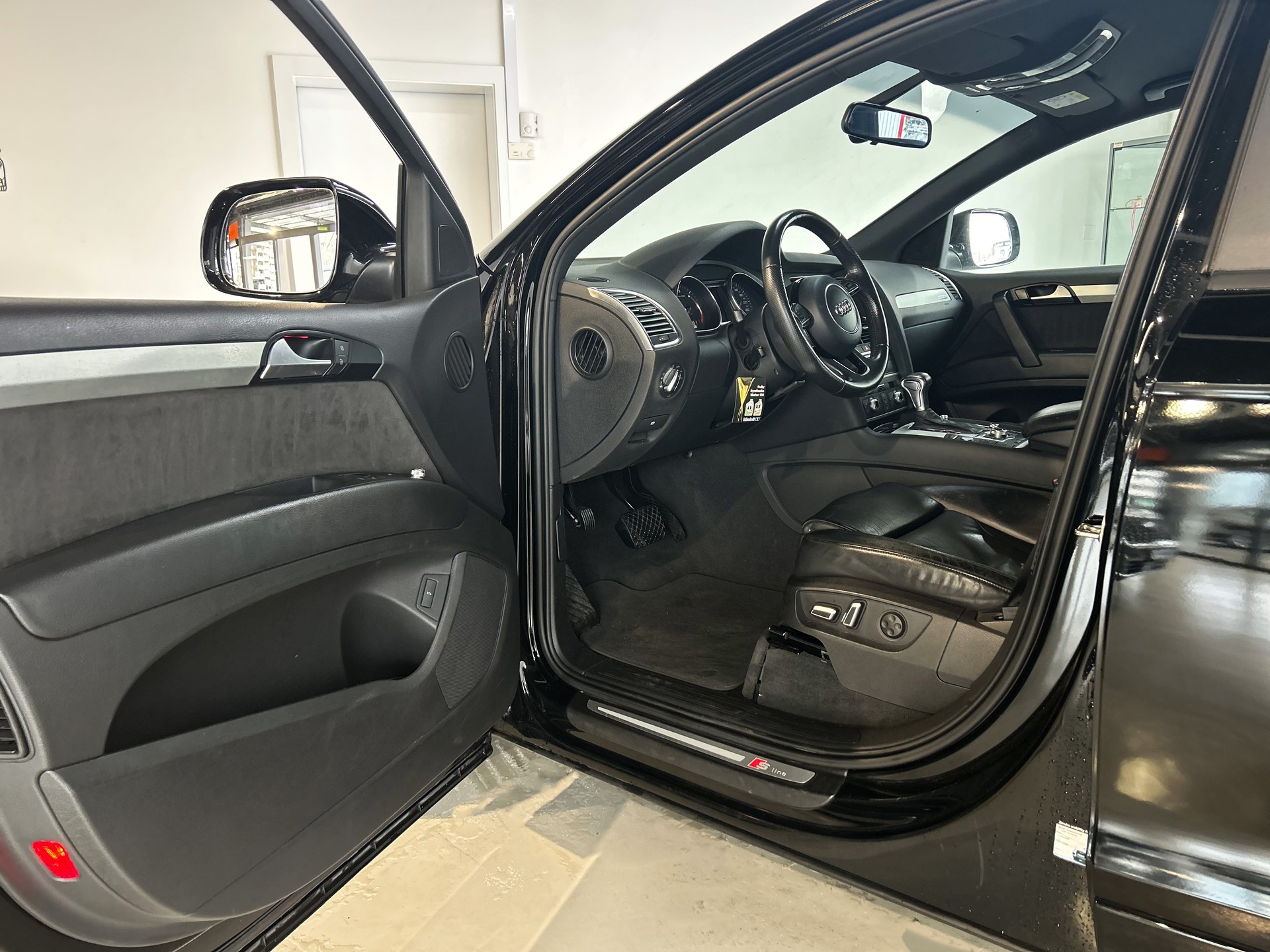 AUDI Q7 3.0 TDI quattro tiptronic-image-13