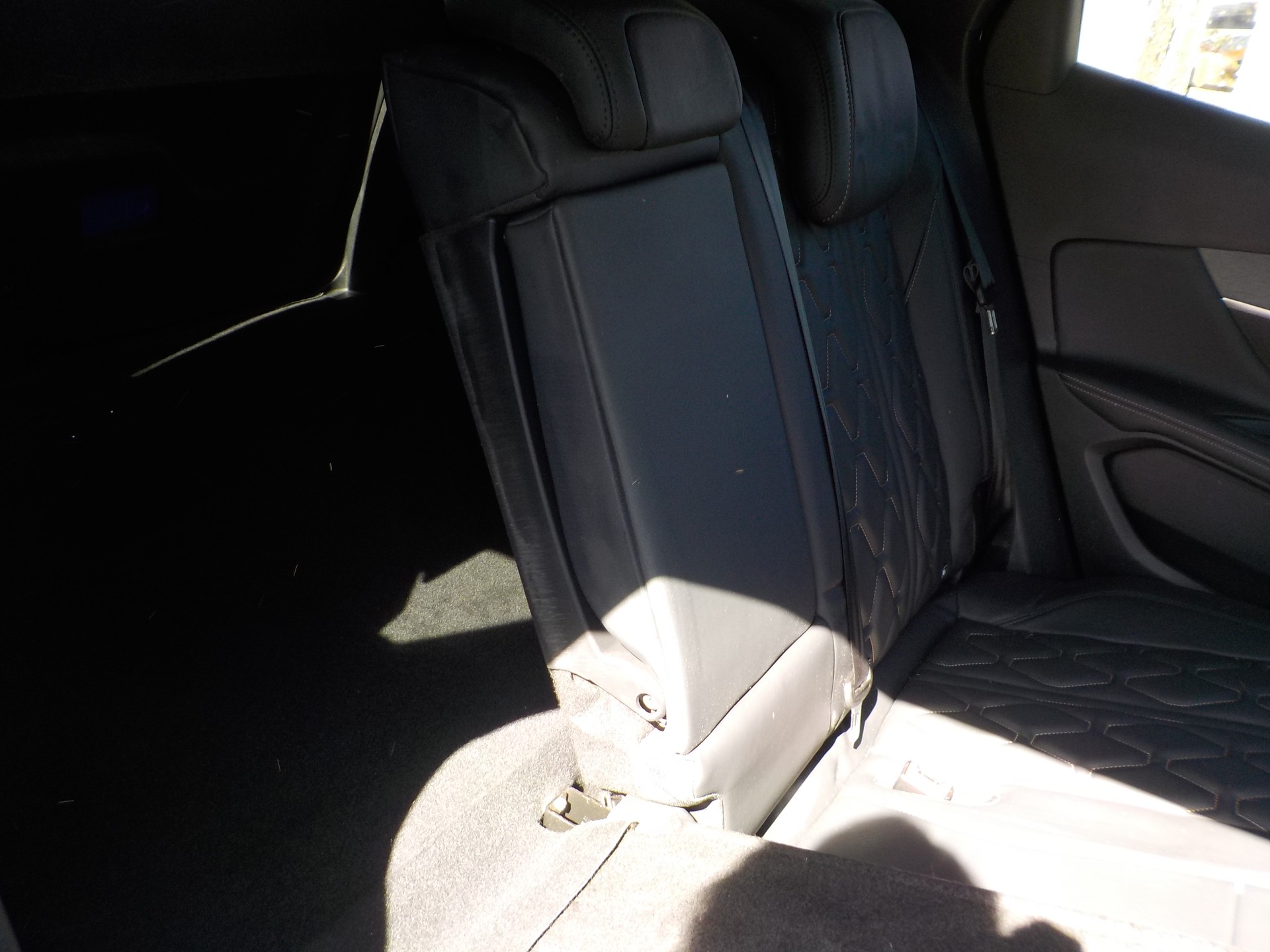 PEUGEOT 3008 300e Hybrid4 GT EAT8-image-6